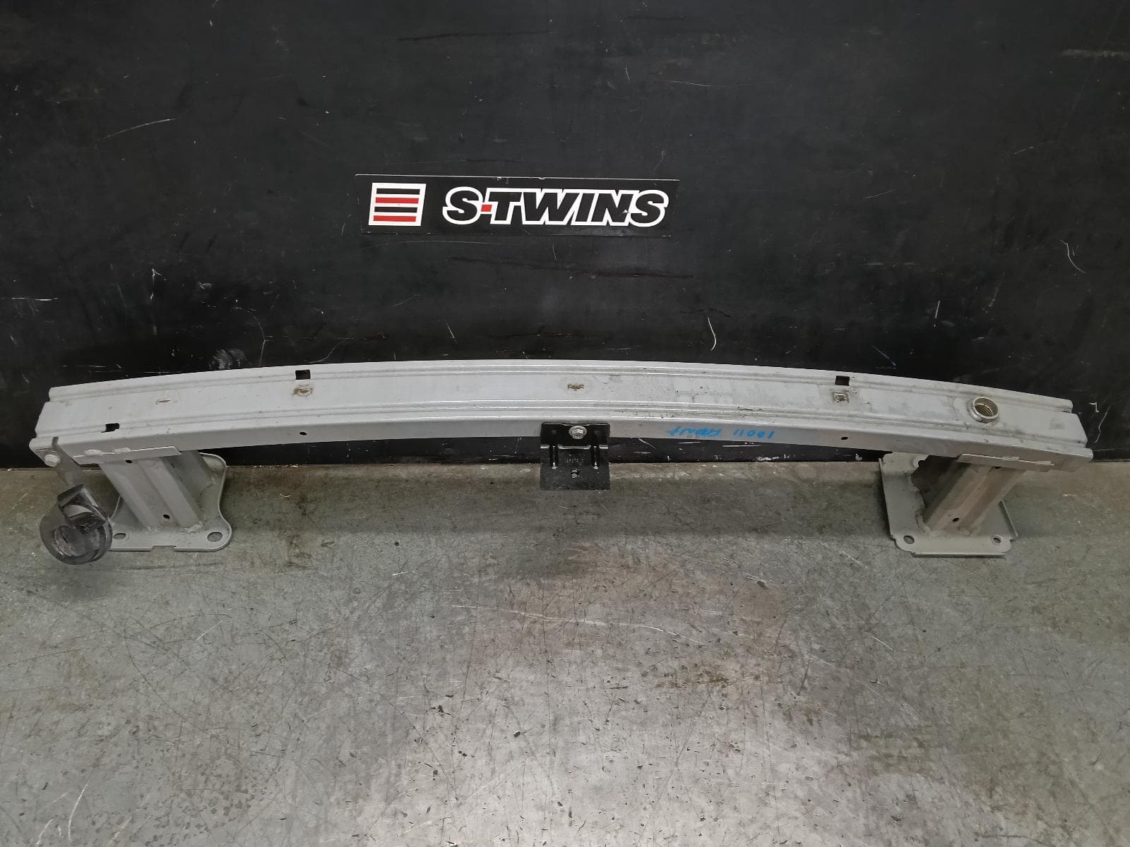 Used auto part listing image: 2021 RENAULT TRAFIC F BAR REINFORC BRACK MAIN REINFORCEMENT, X82, 01/15-12/21