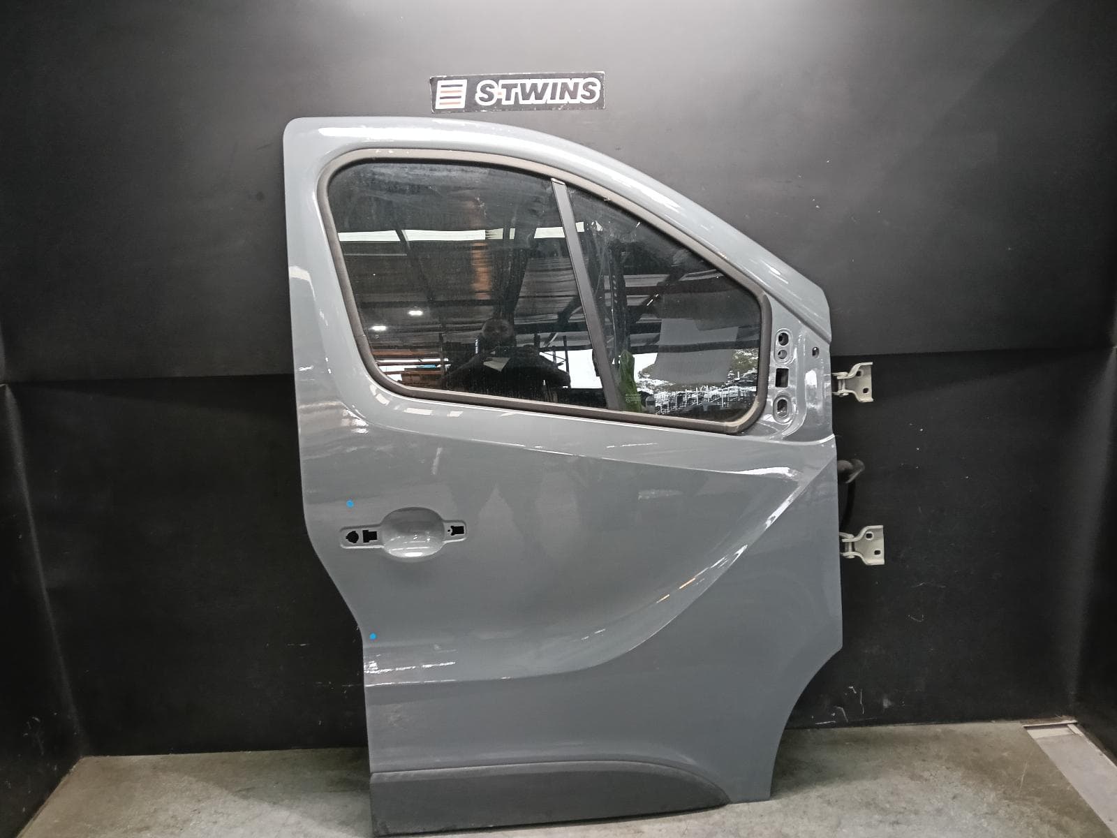 Used auto part listing image: 2021 RENAULT TRAFIC RIGHT FRONT DOOR X82, 07/20