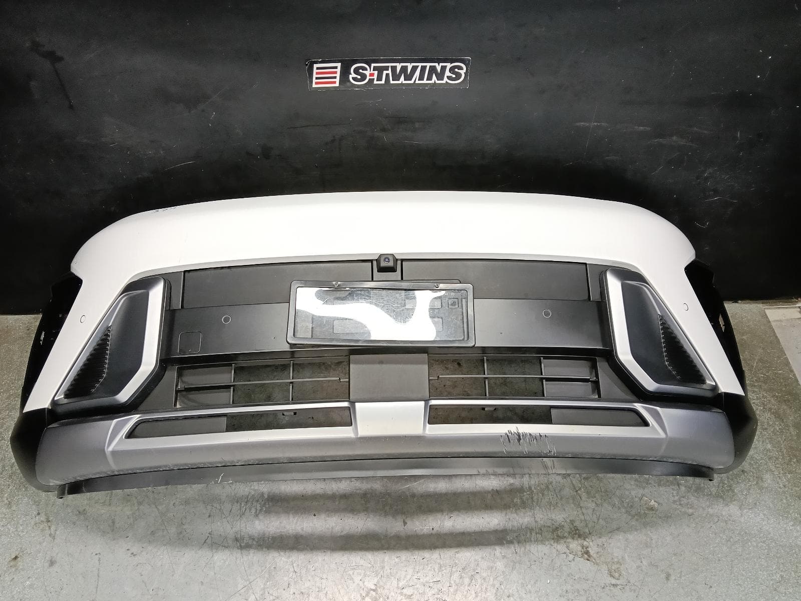 Used auto part listing image: 2025 HYUNDAI KONA FRONT BUMPER SX2, BUMPER BAR, N LINE, EV, 04/25