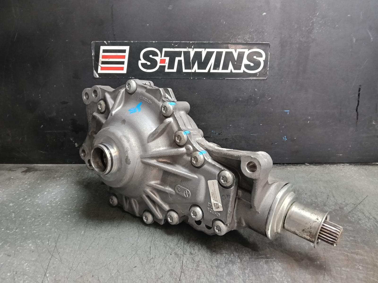 Used auto part listing image: 2018 LAND ROVER RANGEROVER VELAR DIFFERENTIAL CENTRE L560, FRONT, DIESEL, 3.0/2.0, 05/17