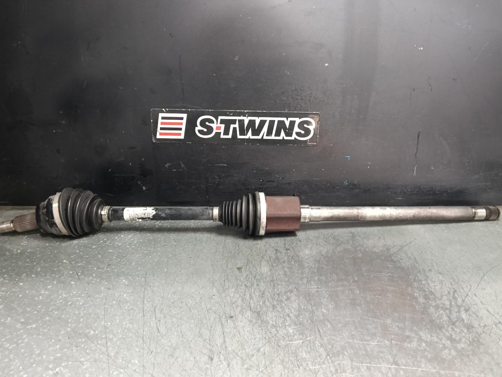 Used auto part listing image: 2018 LAND ROVER RANGEROVER VELAR RIGHT DRIVESHAFT L560, FRONT, DIESEL/PETROL, 05/17