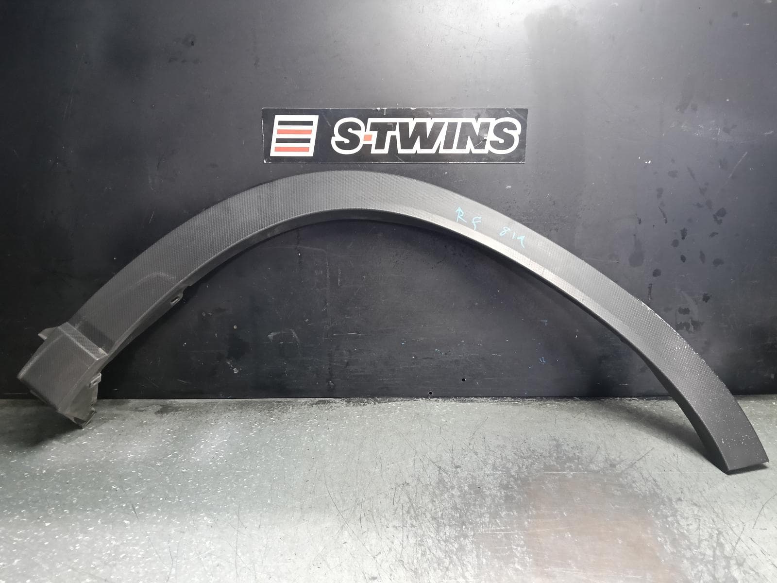 Used auto part listing image: 2019 SUBARU FORESTER BONNET HINGE STRUT SK, 08/18-11/24