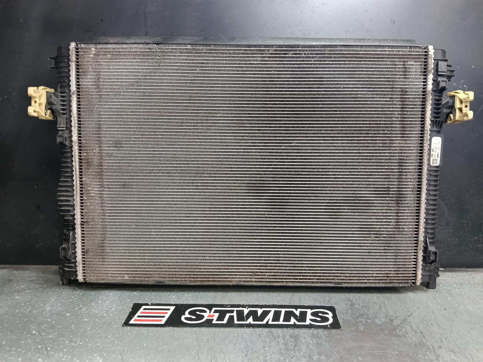 Used auto part listing image: 2016 AUDI A3 RADIATOR PRIMARY RADIATOR (CLOSEST TO ENGINE), AUTO, 2.5, PETROL, 8V, 10/15-10/20