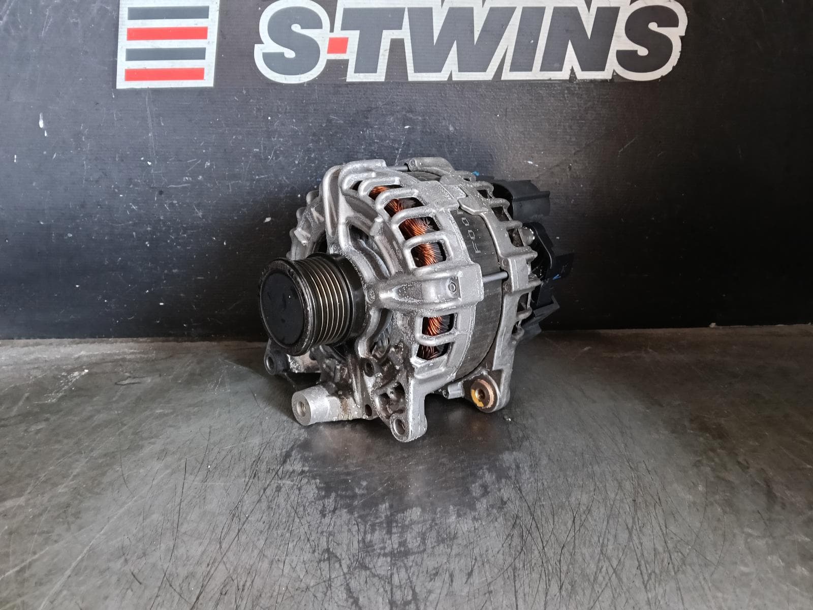 Used auto part listing image: 2016 MERCEDES C CLASS ALTERNATOR PETROL, 2.0, TURBO, BOSCH 190AMP, P/N A0009067703, W205/S205/A205/C205, 06/14-07/23