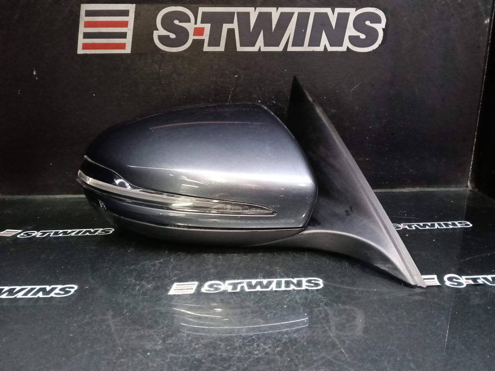 Used auto part listing image: 2016 MERCEDES C CLASS RIGHT DOOR MIRROR W205/S205, SEDAN/WAGON, NON AMG, W/ BLACK FLASHER, MEMORY TYPE, COLOR CODED, 03/15-04/16
