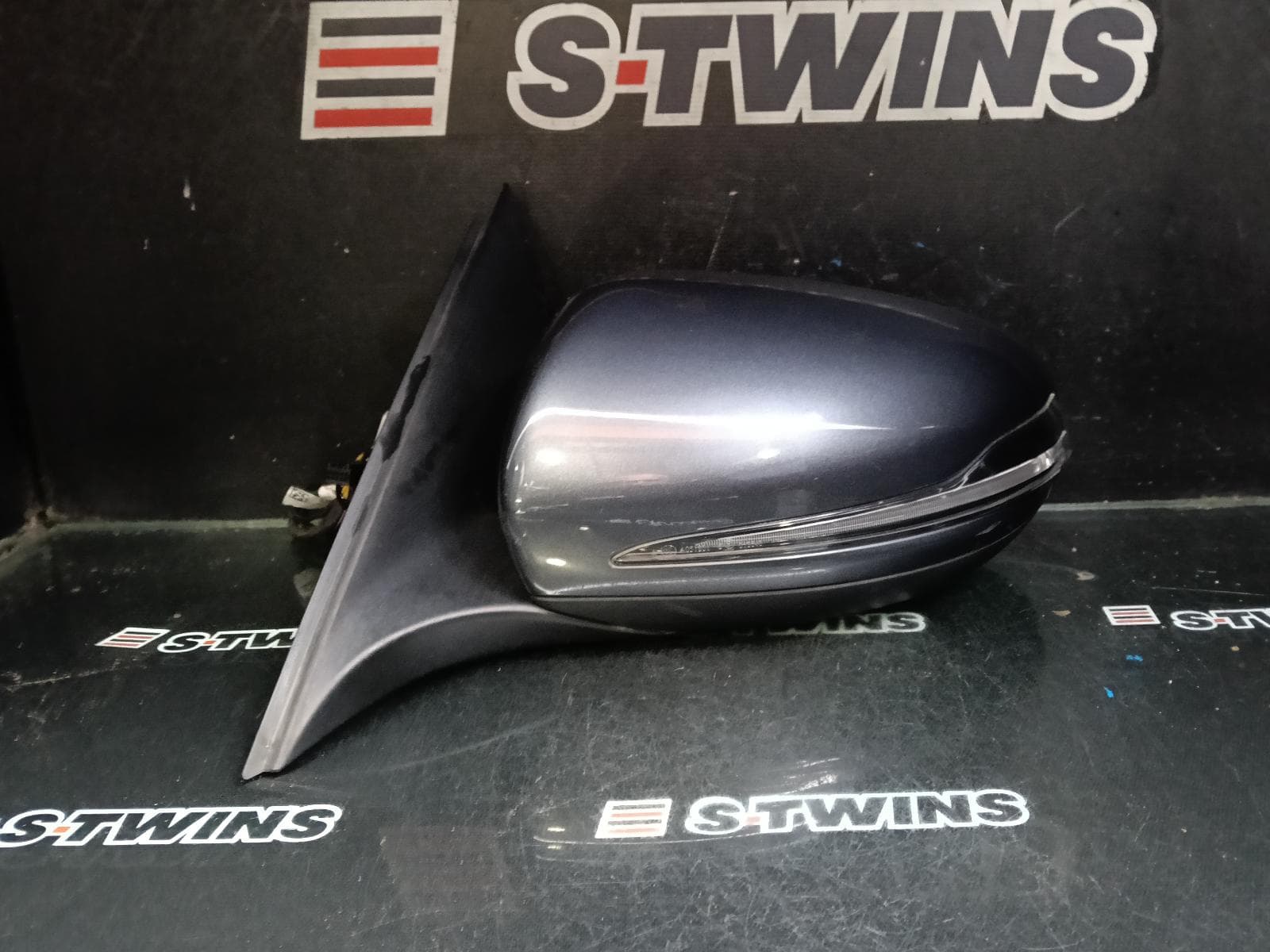 Used auto part listing image: 2016 MERCEDES C CLASS LEFT DOOR MIRROR W205/S205, SEDAN/WAGON, NON AMG, W/ BLACK FLASHER, MEMORY TYPE, COLOR CODED, 03/15-04/16