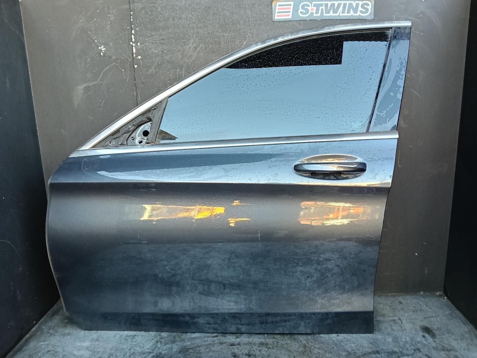 Used auto part listing image: 2016 MERCEDES C CLASS LEFT FRONT DOOR W205/S205, SEDAN/WAGON, 06/14-09/21