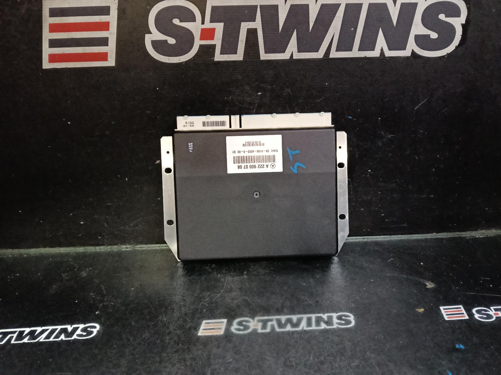 Used auto part listing image: 2016 MERCEDES C CLASS PNEUMATIC SUSPENSION ECU, W205/S205, 06/14-09/21