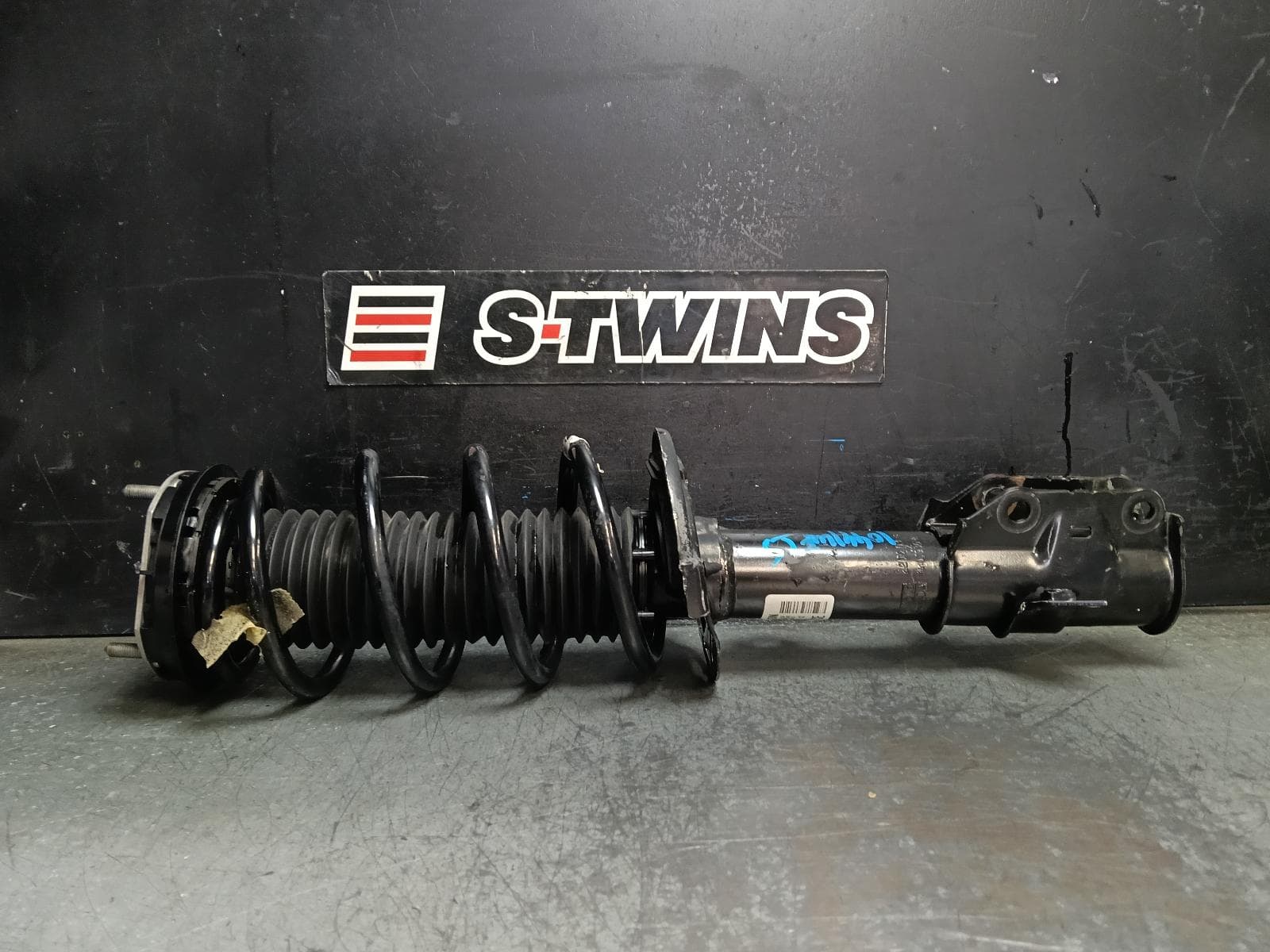 Used auto part listing image: 2022 FORD PUMA LEFT FRONT STRUT JK, 03/20