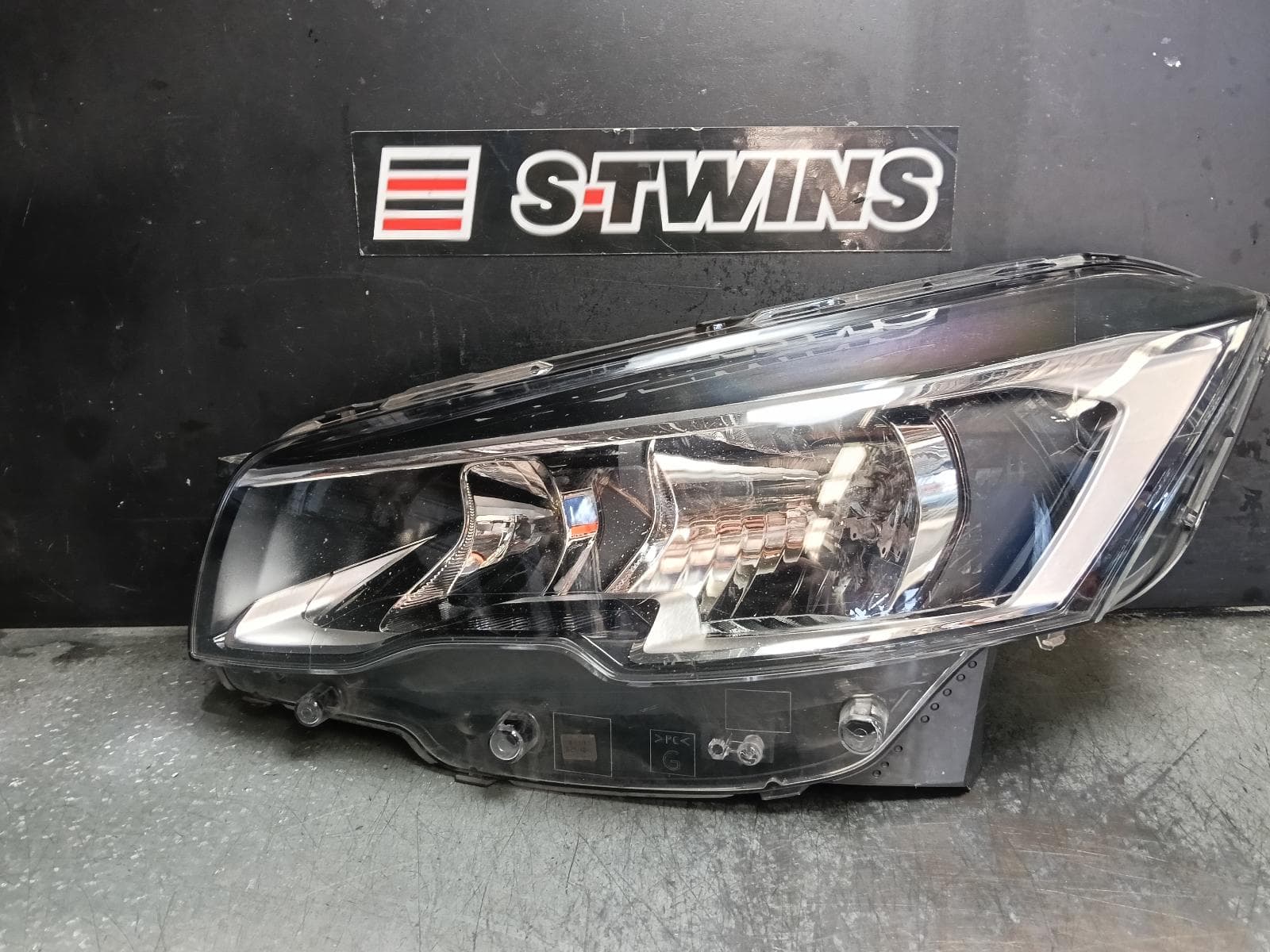 Used auto part listing image: 2015 PEUGEOT 508 LEFT HEADLAMP W2, HALOGEN TYPE, 03/15-12/17