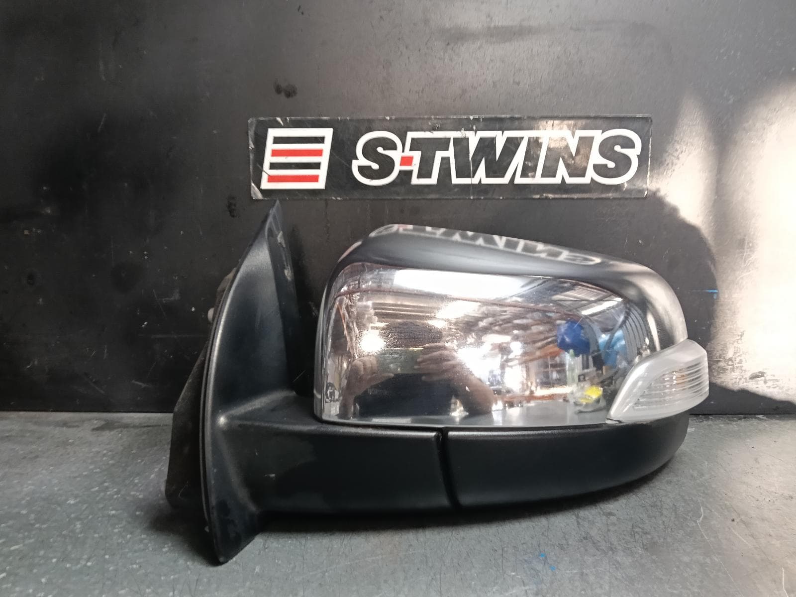 Used auto part listing image: 2016 FORD RANGER LEFT DOOR MIRROR XLT, CHROME, POWER FOLD, W/ INDICATOR & HEATED TYPE, PX SERIES 2-3, 06/15-04/22