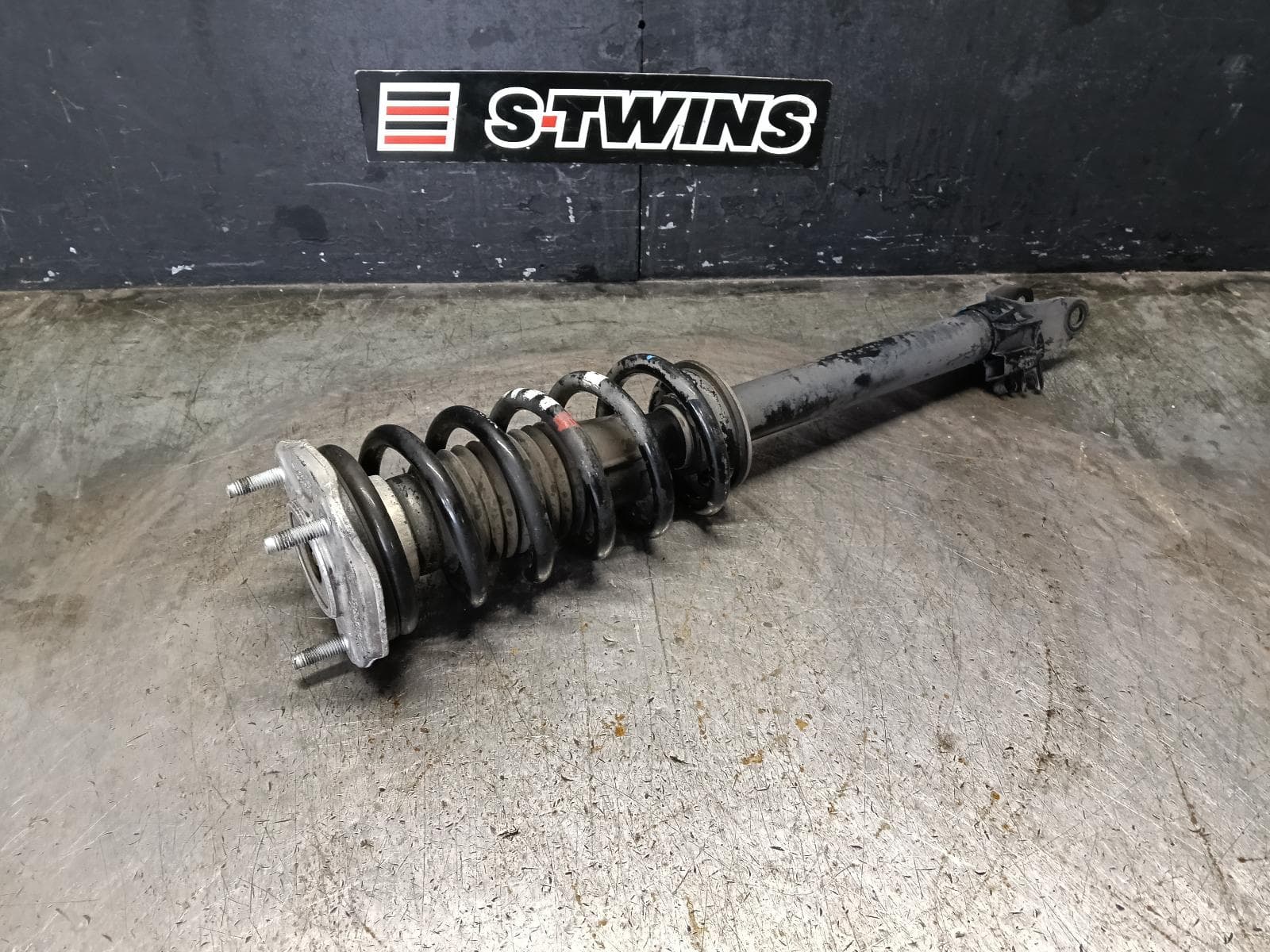 Used auto part listing image: 2017 MERCEDES C CLASS RIGHT FRONT STRUT W205/S205, SEDAN/WAGON, STANDARD TYPE, 06/14-09/21