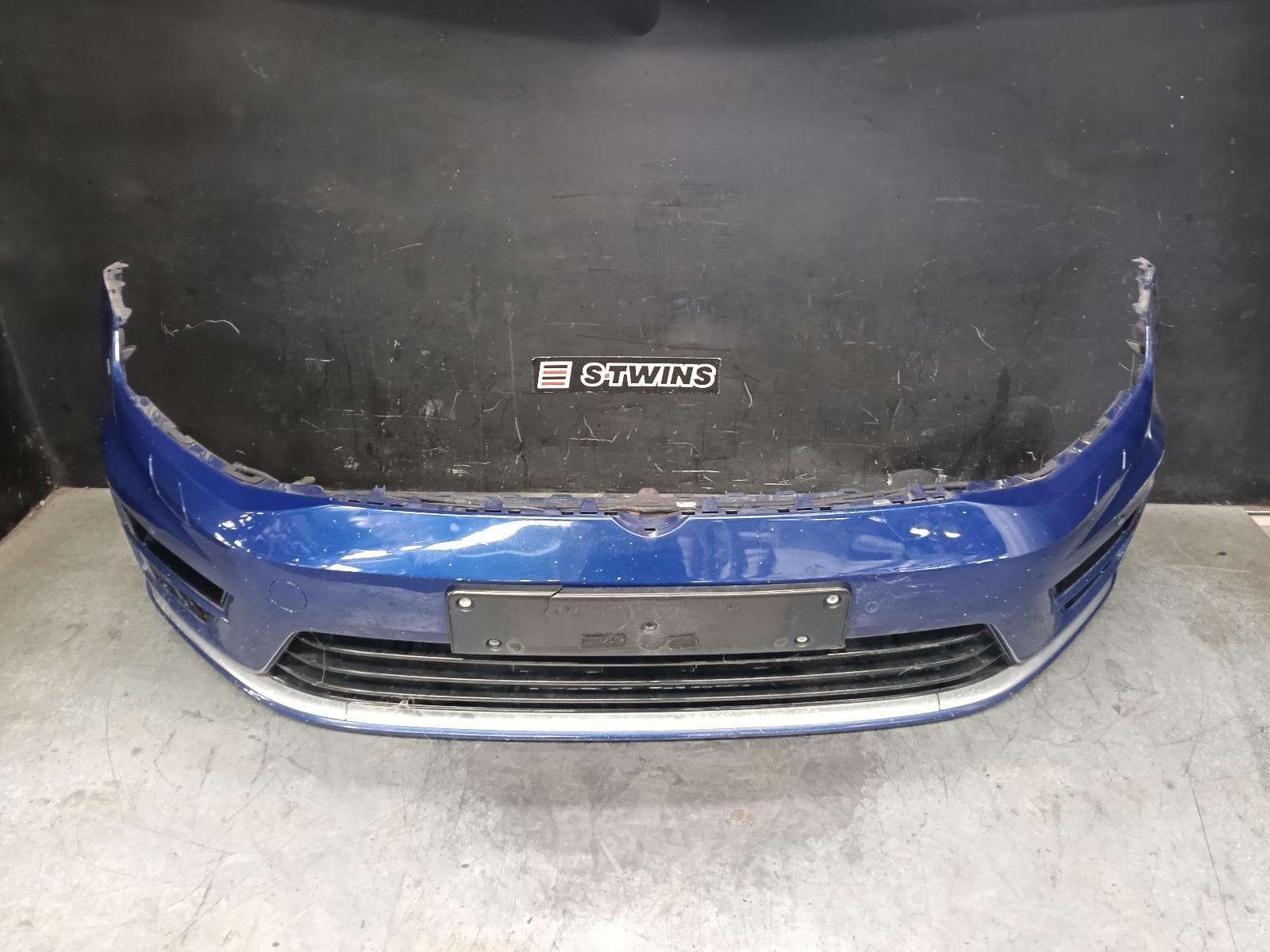 Used auto part listing image: 2017 VOLKSWAGEN GOLF FRONT BUMPER GEN 7, R, W/ PARK SENSOR & H/LAMP WASHER TYPE, 11/12-03/17