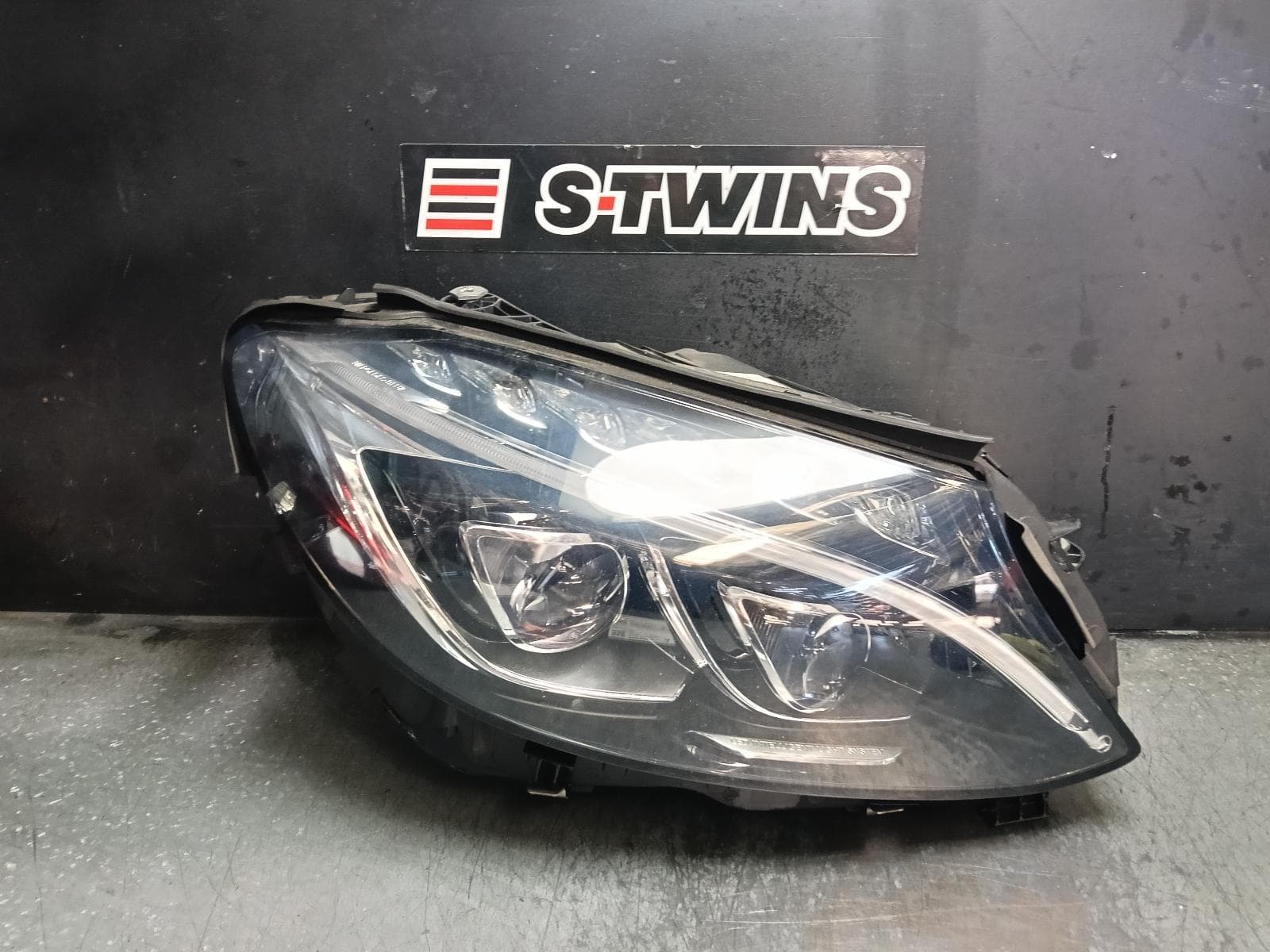 Used auto part listing image: 2017 MERCEDES C CLASS RIGHT HEADLAMP W205/S205, LED TYPE, ADAPTIVE, DUAL PROJECTOR, 06/14-07/18