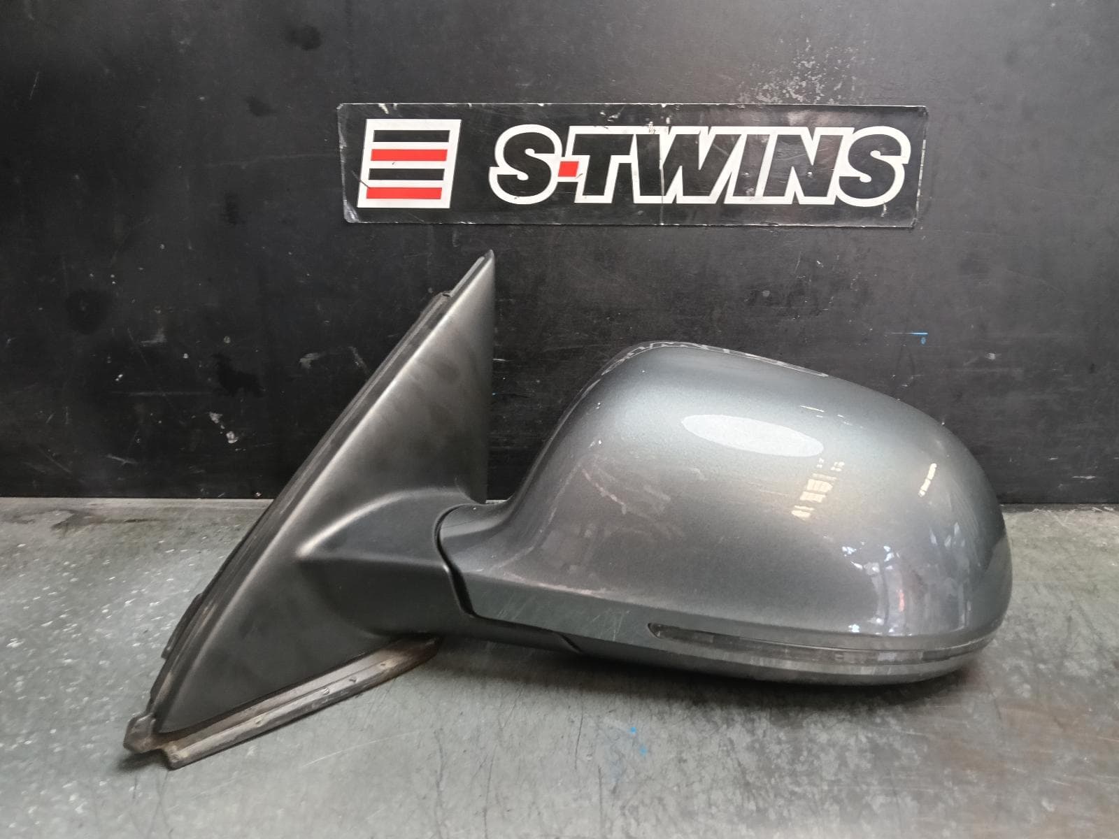 Used auto part listing image: 2012 AUDI Q3 LEFT DOOR MIRROR POWER, NON AUTO FOLD, NON HEATED, NON LANE ASSIST, 8U, 03/12-12/18