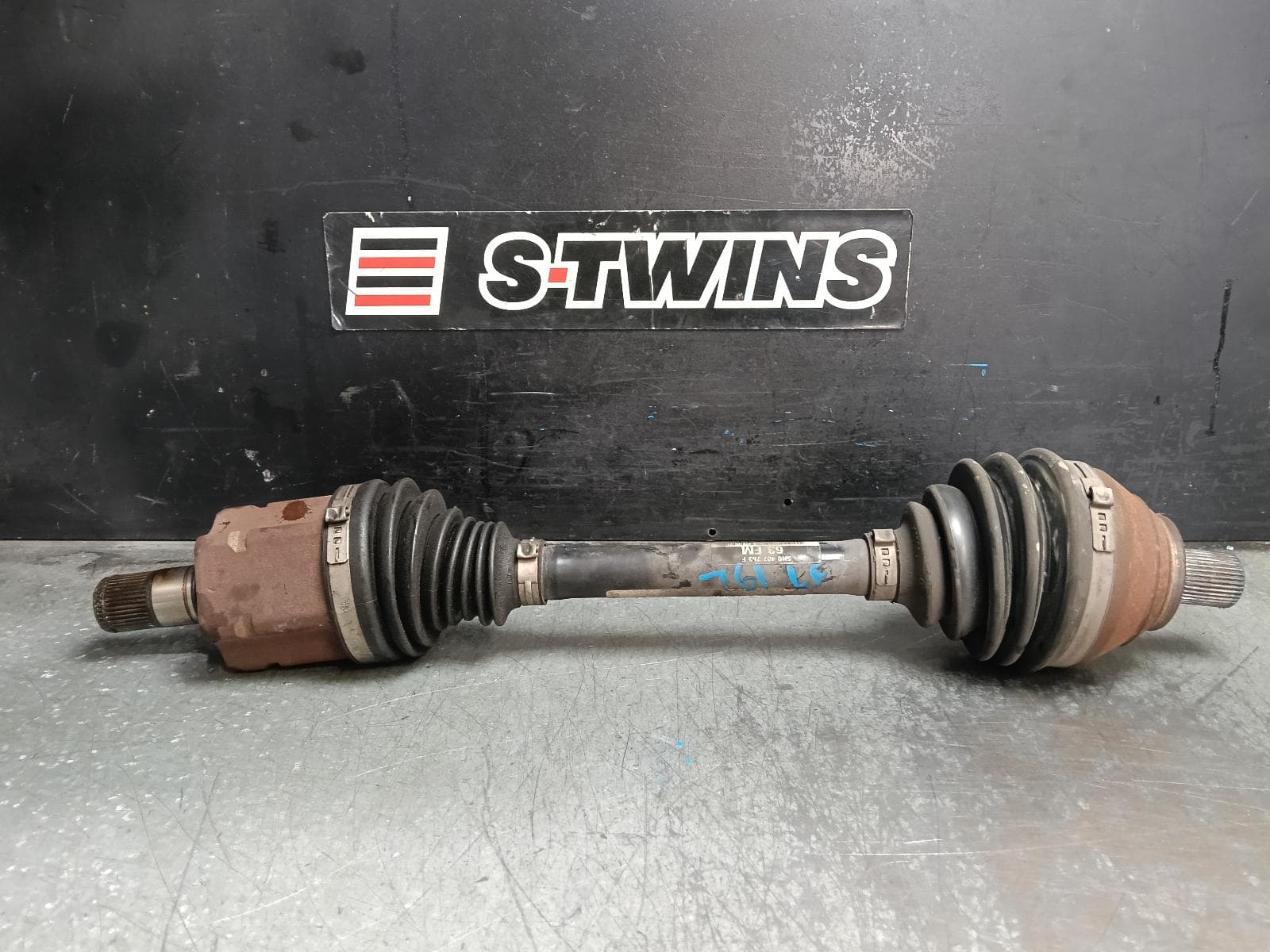 Used auto part listing image: 2012 AUDI Q3 LEFT DRIVESHAFT FRONT, 2.0/2.5, PETROL, 8U, Q3/RSQ3, 03/12-12/18