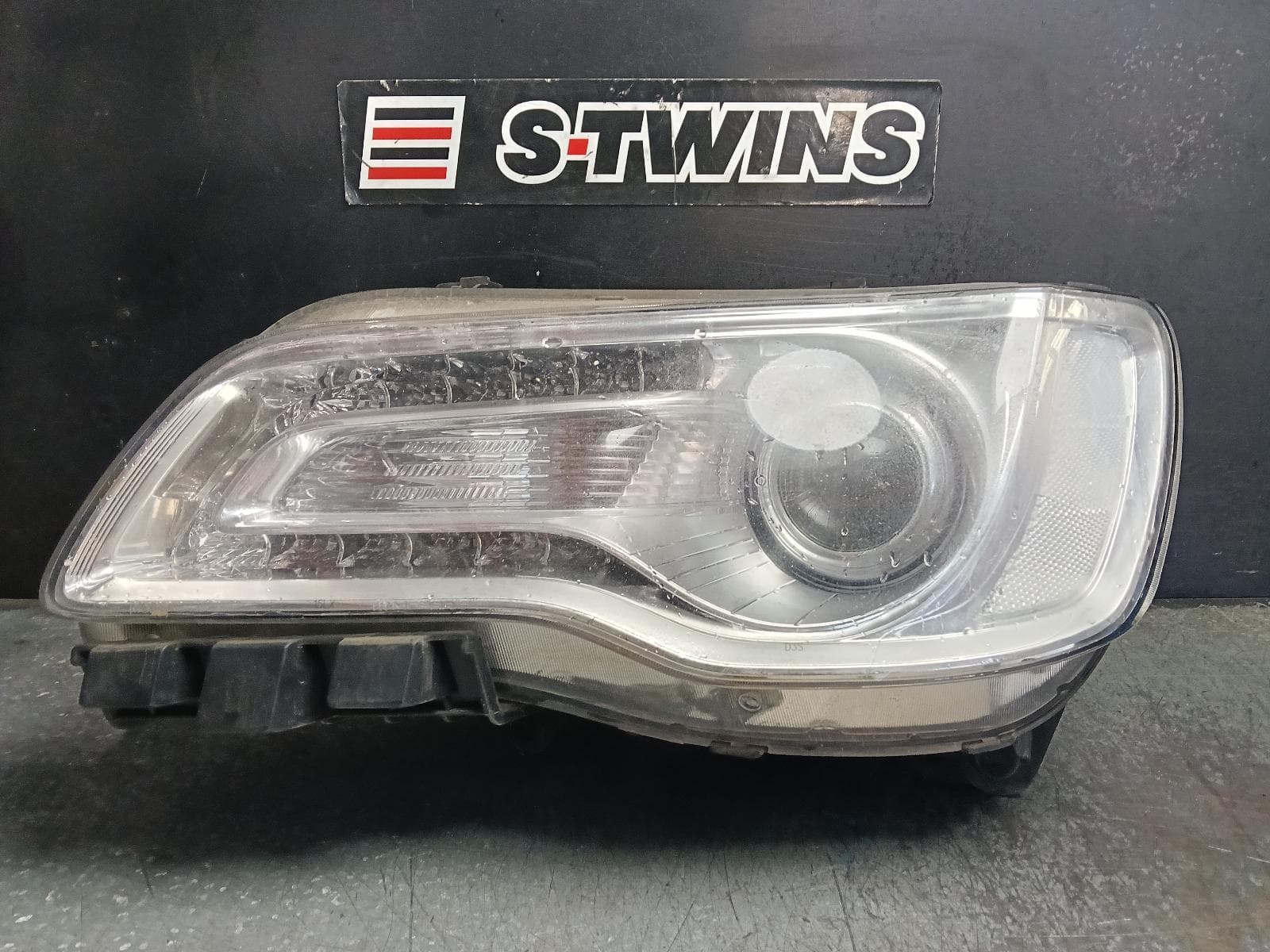 Used auto part listing image: 2020 CHRYSLER 300C LEFT HEADLAMP LX2, XENON, W/ CHROME BEZEL TYPE, 01/15-12/21