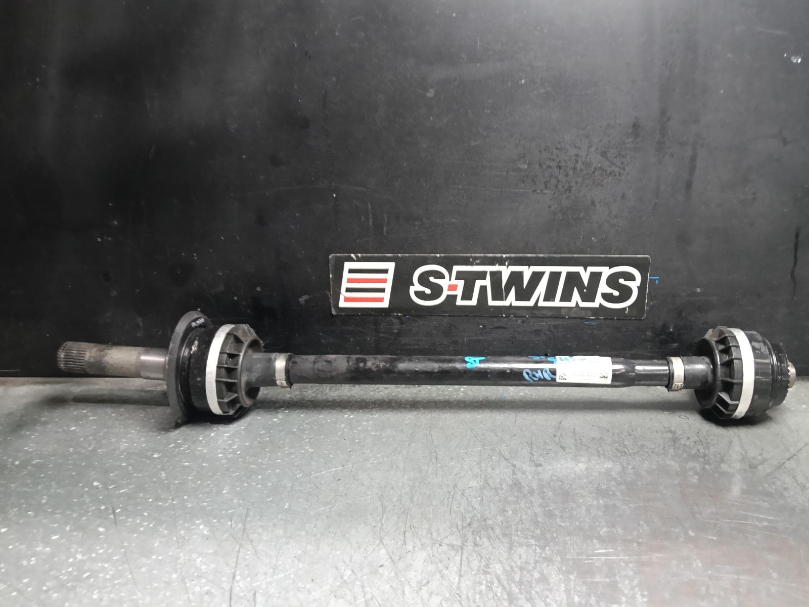 Used auto part listing image: 2019 BMW 3 SERIES RIGHT DRIVESHAFT G20/G21, REAR, PETROL, 2.0, B48D, 10/18