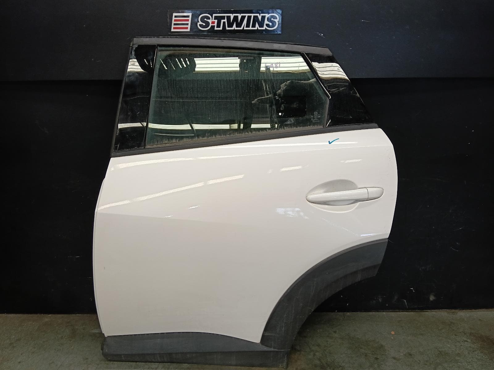 Used auto part listing image: 2021 MAZDA CX3 LEFT REAR DOOR SLIDING DK, 03/15- 0000420557
