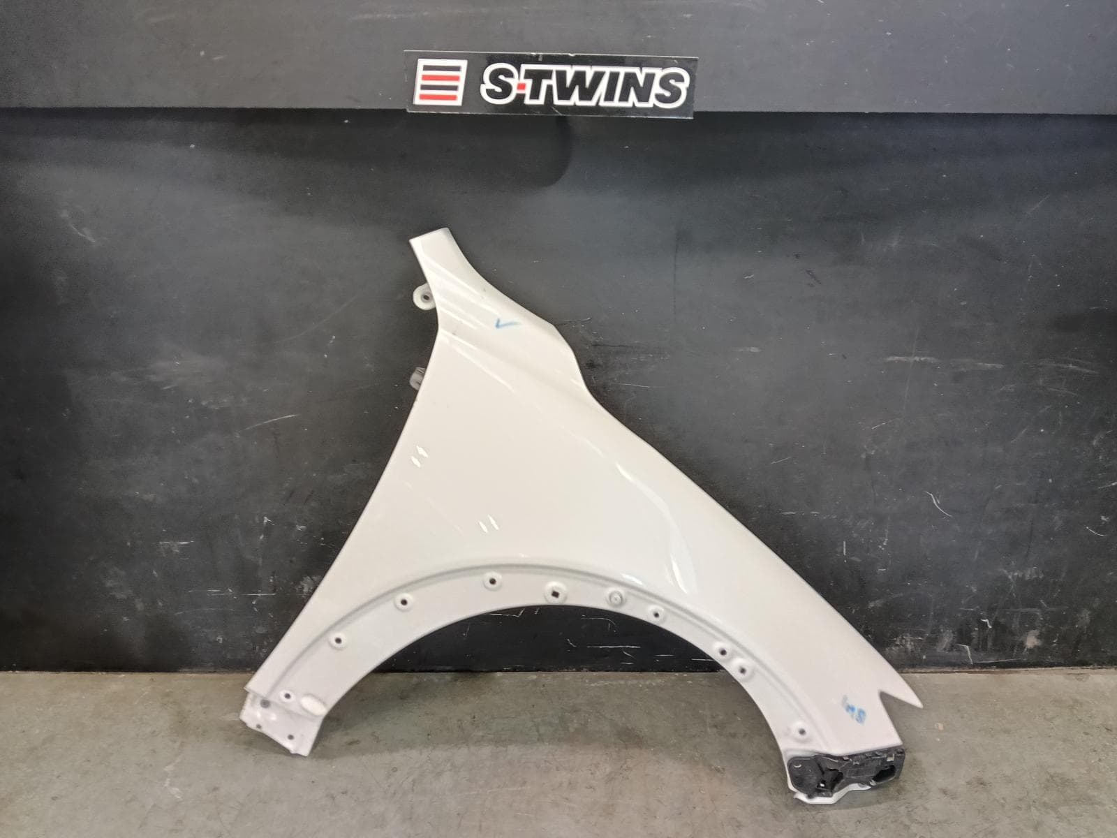 Used auto part listing image: 2021 MAZDA CX3 RIGHT GUARD DK, 03/15- 0000420561
