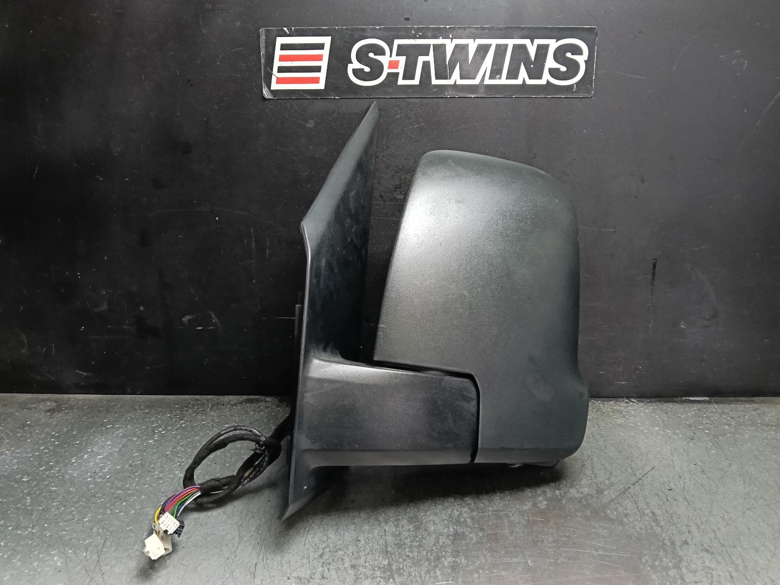 Used auto part listing image: 2023 MERCEDES SPRINTER LEFT DOOR MIRROR VS30, W/ INDICATOR TYPE, VAN, 05/18
