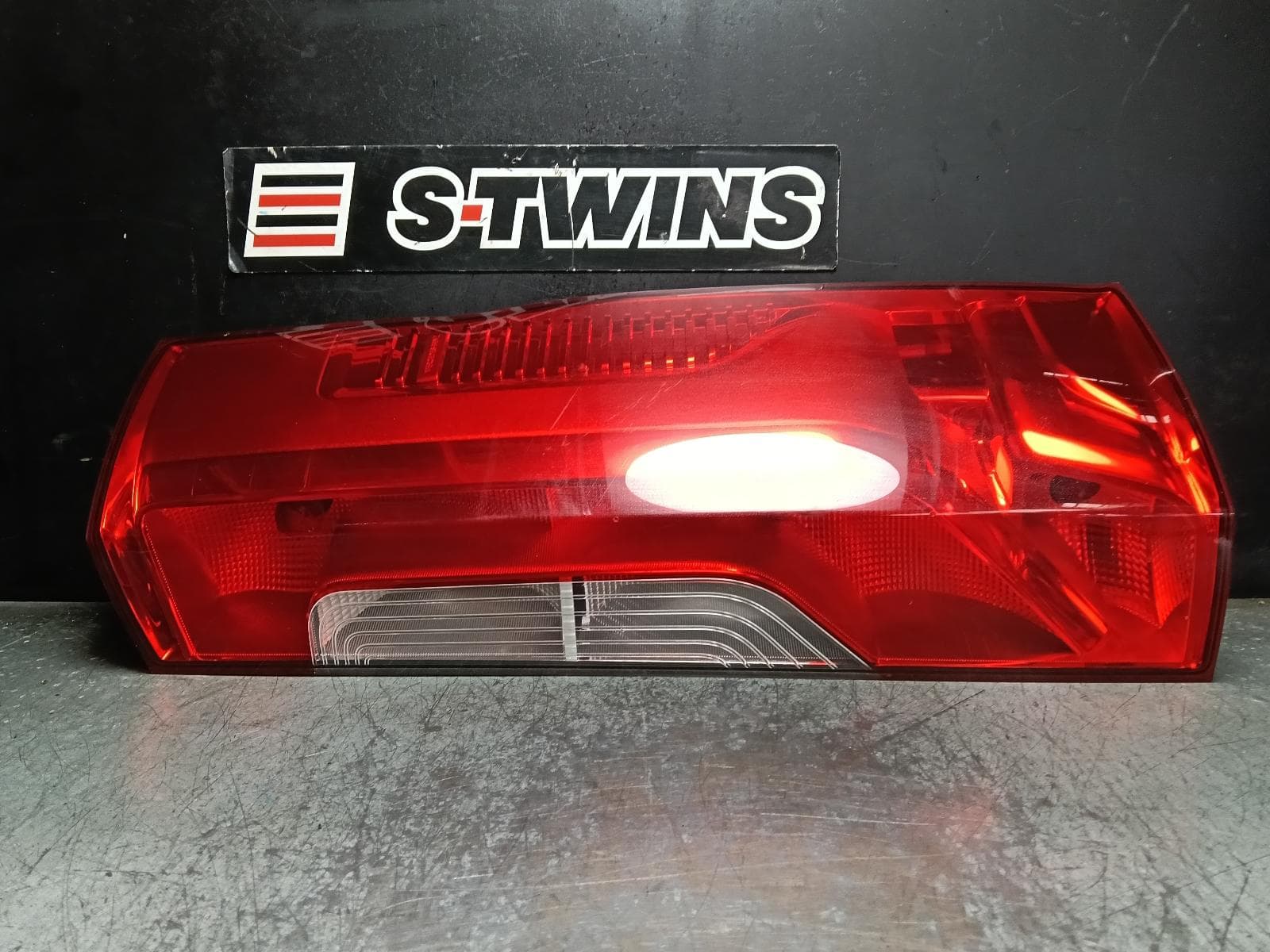 Used auto part listing image: 2023 MERCEDES SPRINTER RIGHT TAILLIGHT VS30, IN BODY, VAN, W/ HALOGEN TYPE, 05/18