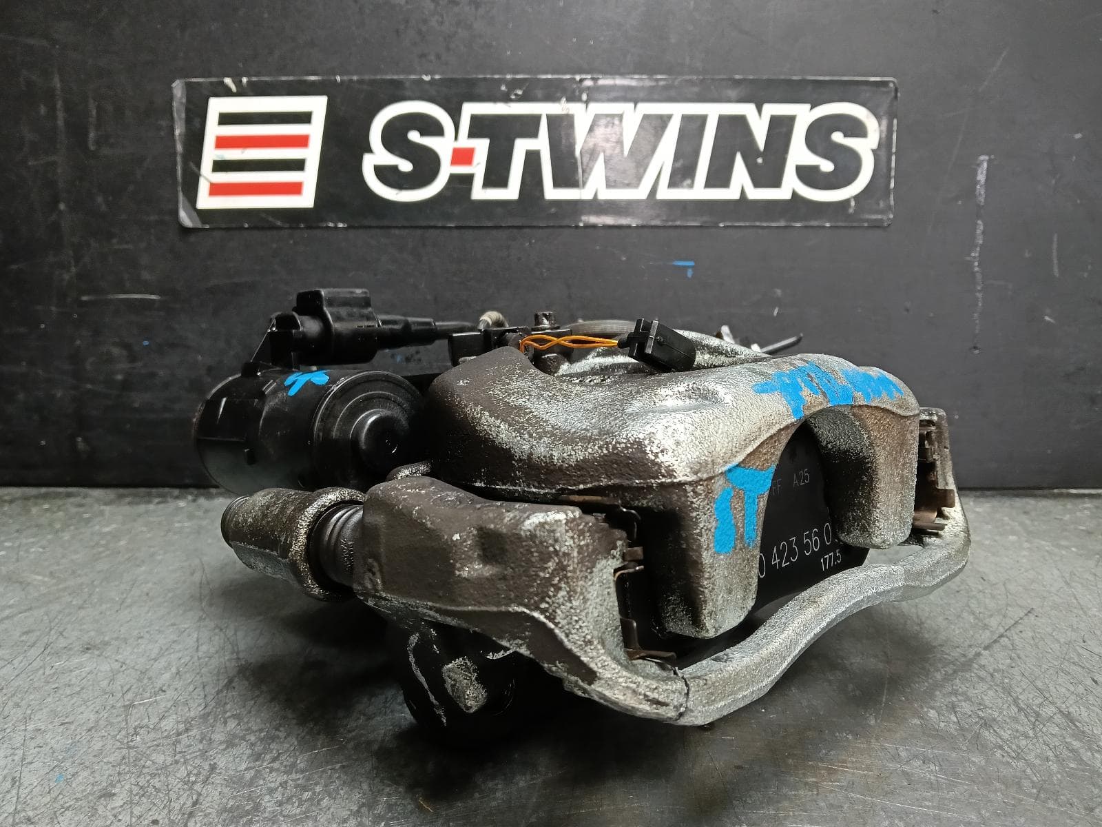 Used auto part listing image: 2023 MERCEDES SPRINTER CALIPER VS30, RH FRONT, RWD, NON EV, 05/18