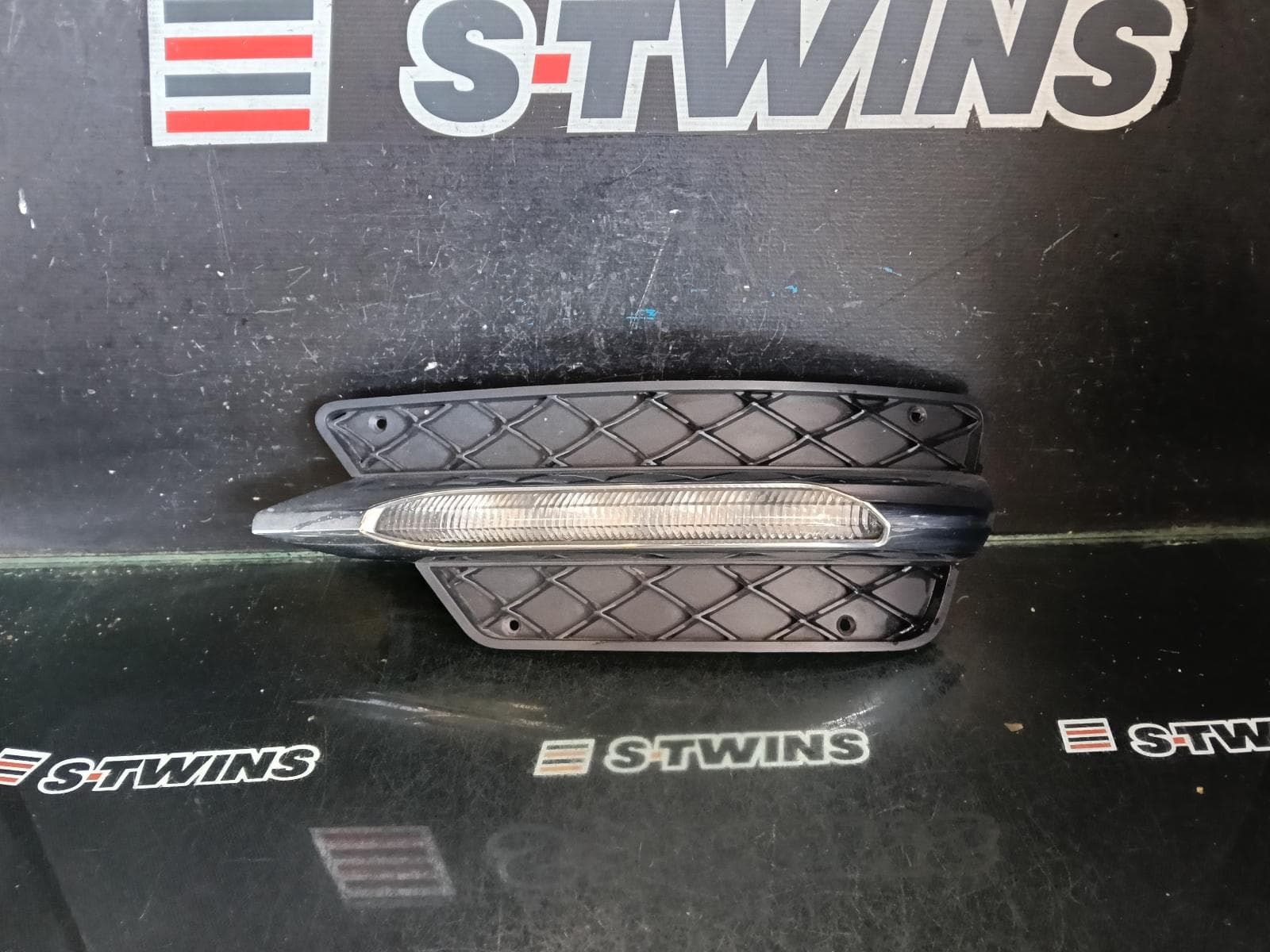Used auto part listing image: 2011 MERCEDES C CLASS DAYTIME RUNNING LAMP, W204/S204/C204, STRIP TYPE (BLACK HOUSING), 03/11-01/15