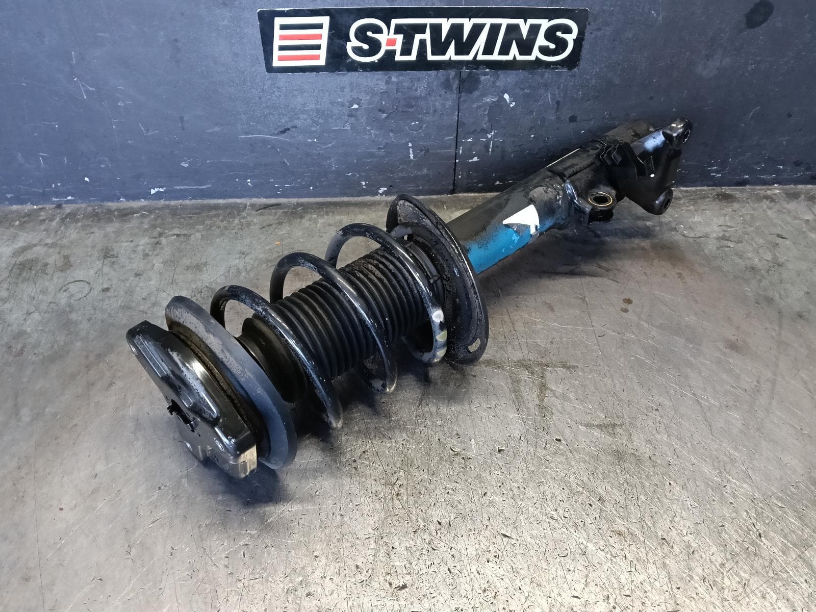 Used auto part listing image: 2011 MERCEDES C CLASS RIGHT FRONT STRUT C204, COUPE, DYNAMIC TYPE, 05/11-01/15
