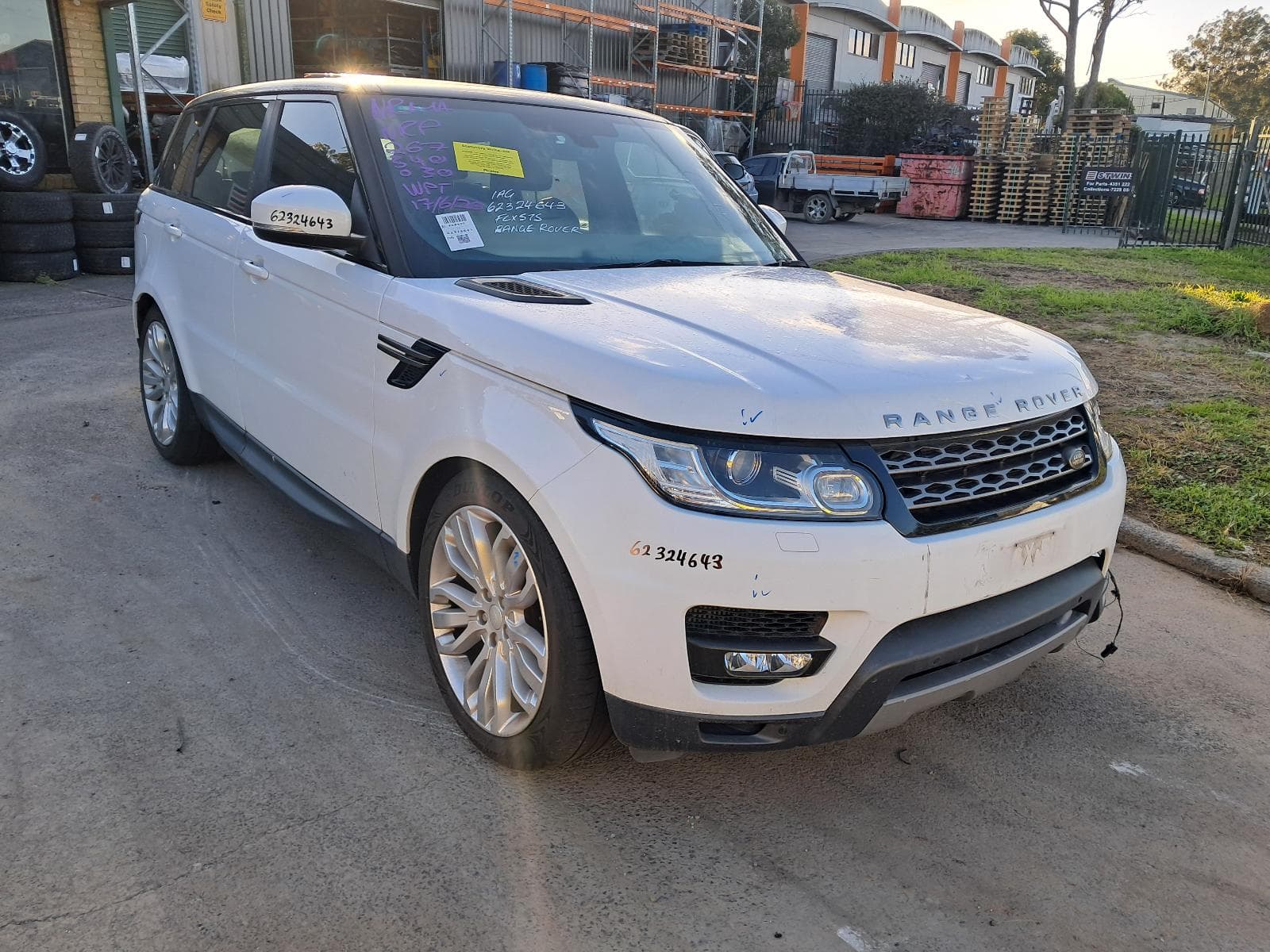 Used auto part listing image: 2014 LAND ROVER RANGEROVER SPORT AIR CLEANER DUCT HOS L494, 12/13-04/22