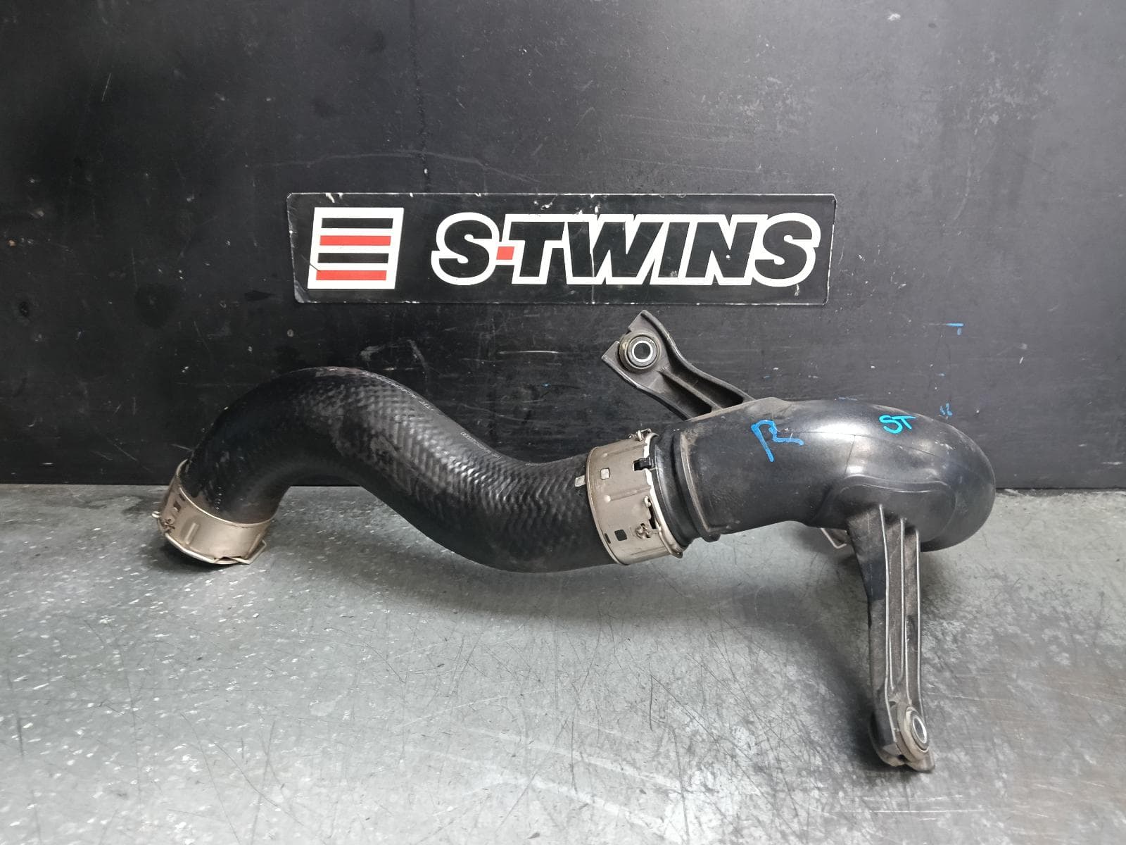 Used auto part listing image: 2021 TOYOTA HILUX INTERCOOLER TURBO TO INTERCOOLER HOSE, DIESEL, 2.4/2.8, 1GD-FTV/2GD-FTV, 06/20