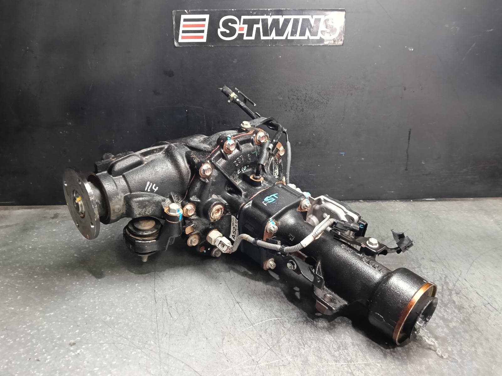 Used auto part listing image: 2021 TOYOTA HILUX DIFFERENTIAL CENTRE FRONT, 2.8, DIESEL, AUTO T/M, 3.909 RATIO, 06/15-09/25