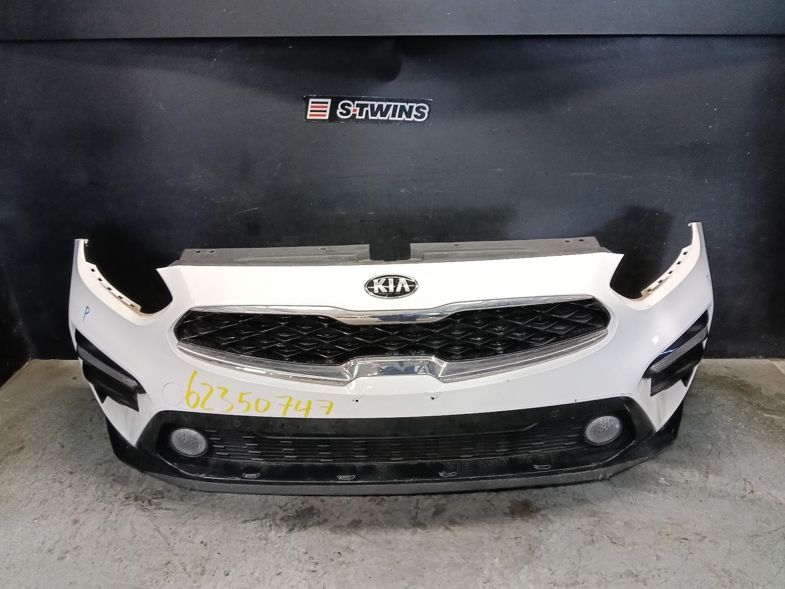 Used auto part listing image: 2019 KIA CERATO FRONT BUMPER BD, BUMPER BAR, HATCH, 09/18-03/21