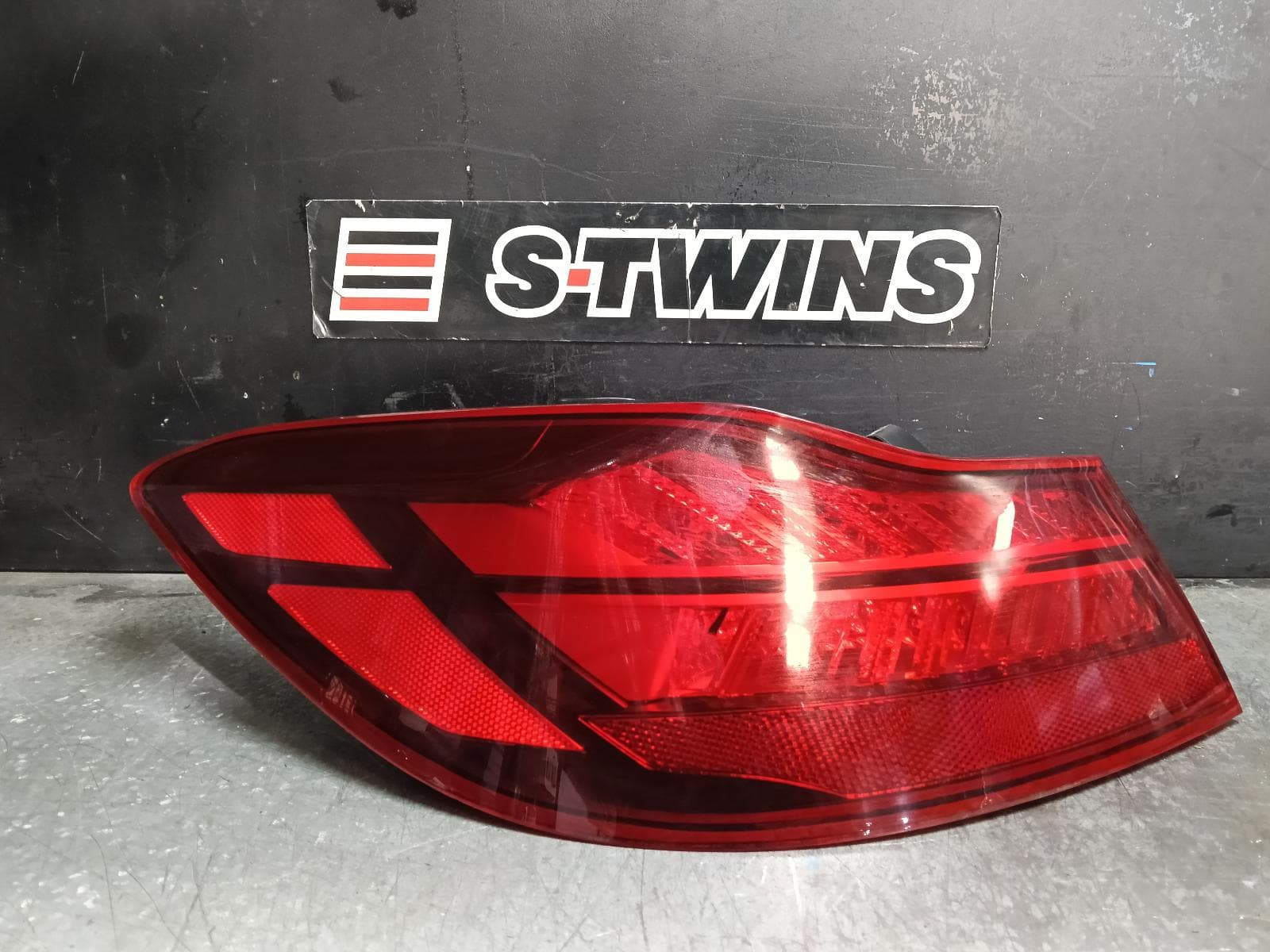 Used auto part listing image: 2019 KIA CERATO LEFT TAILLIGHT BD, IN BODY, HATCH, NON LED TYPE, 09/18-09/24