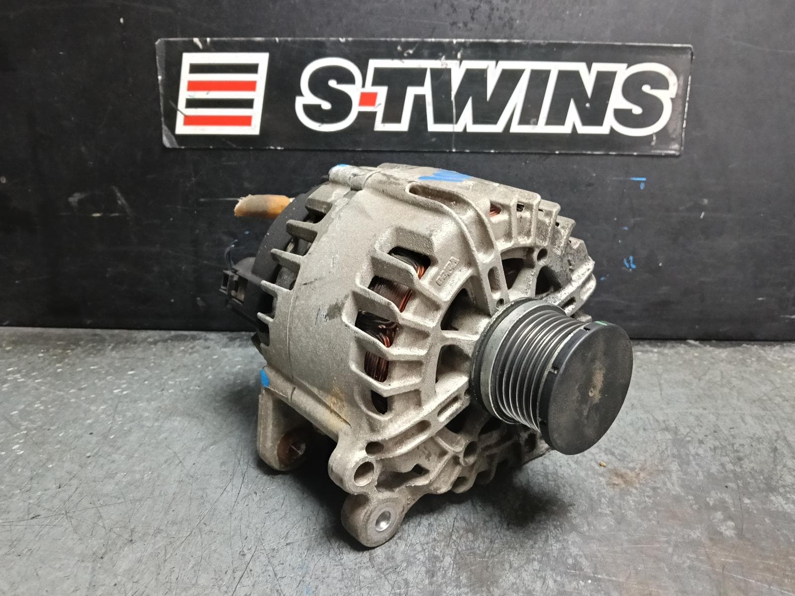 Used auto part listing image: 2013 VOLKSWAGEN AMAROK ALTERNATOR DIESEL, 2.0, CNFB/CNEA/CSHA CODE, 2H, 10/10-09/22