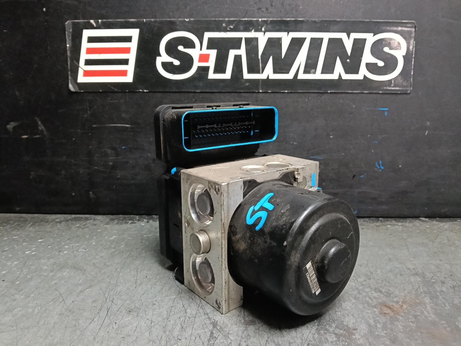 Used auto part listing image: 2013 VOLKSWAGEN AMAROK ABS PUMP MODULATOR 2H, P/N 2H0614517H, 10/10-09/22