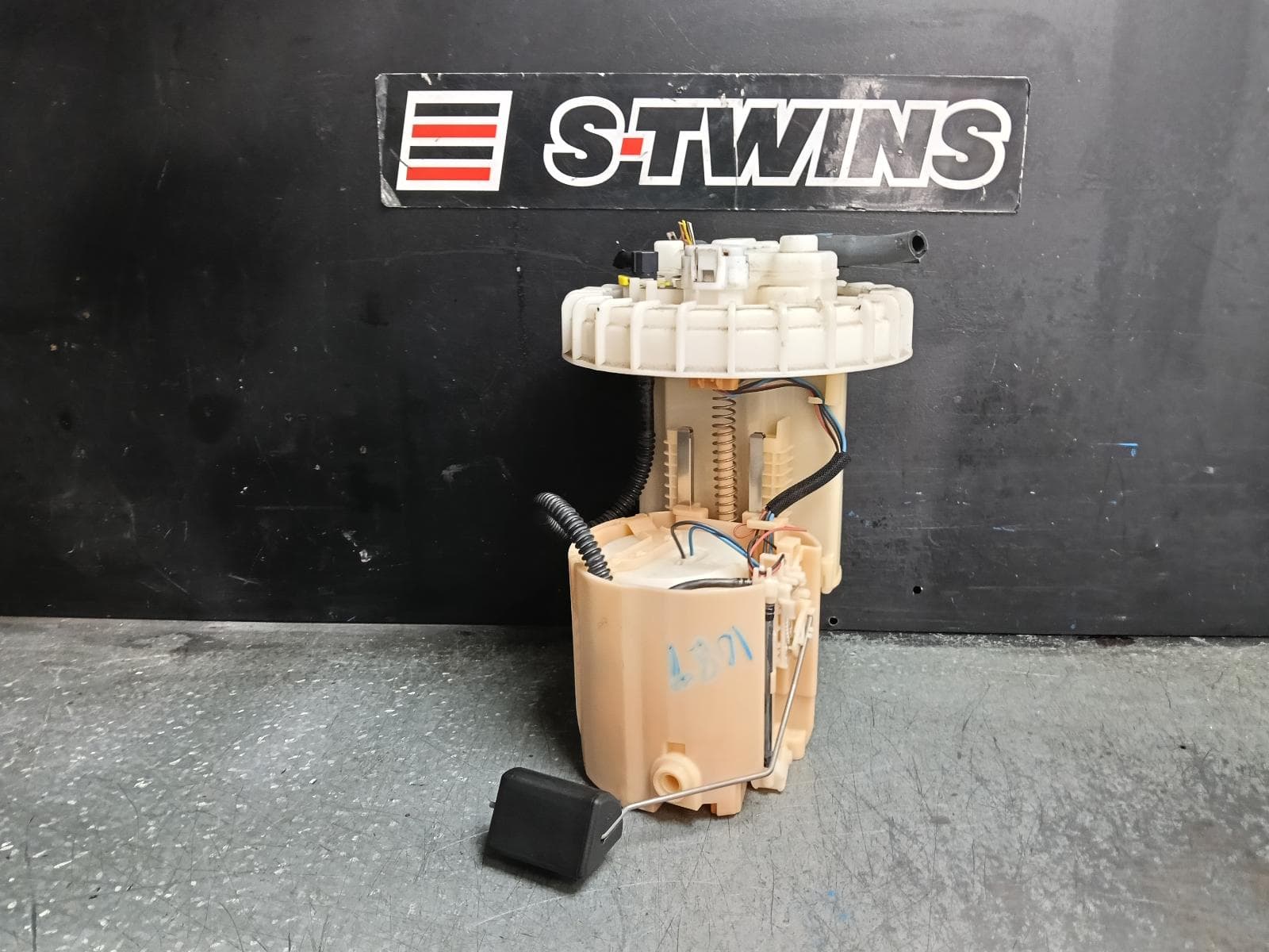 Used auto part listing image: 2013 TOYOTA COROLLA FUEL PUMP 150 SERIES, 03/07-12/13