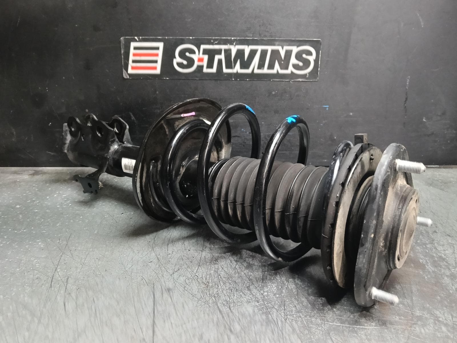 Used auto part listing image: 2013 TOYOTA COROLLA LEFT FRONT STRUT ZRE152/153R, 03/07-10/13