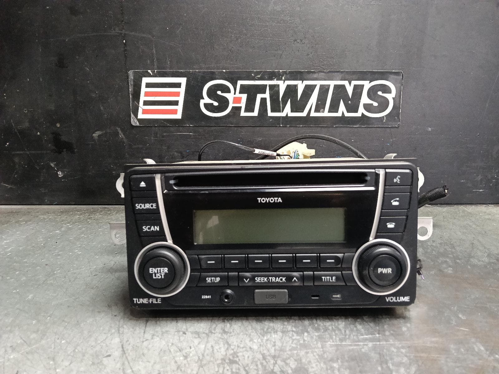 Used auto part listing image: 2013 TOYOTA COROLLA SINGLE DISC W/ USB & BLUETOOTH, ZRE152/153R, 03/07-10/13
