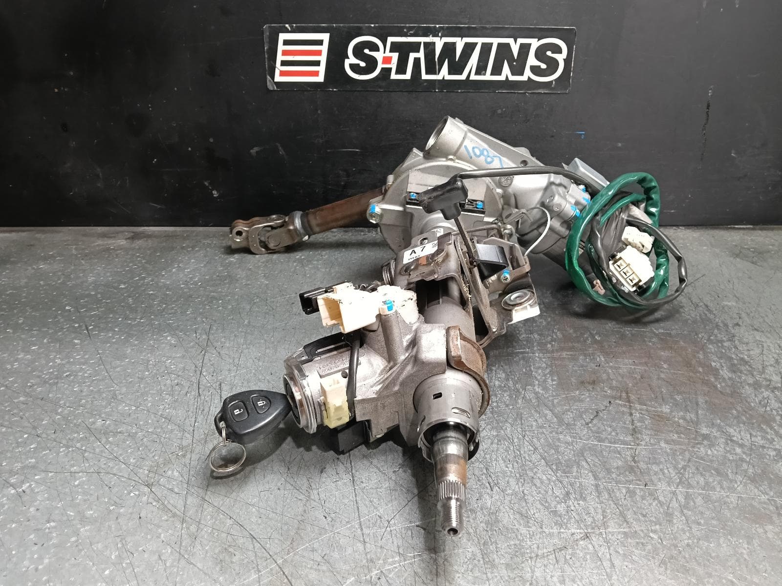 Used auto part listing image: 2013 TOYOTA COROLLA STEERING COLUMN ZRE152/153R, NON PUSH BUTTON TYPE, 03/07-10/13