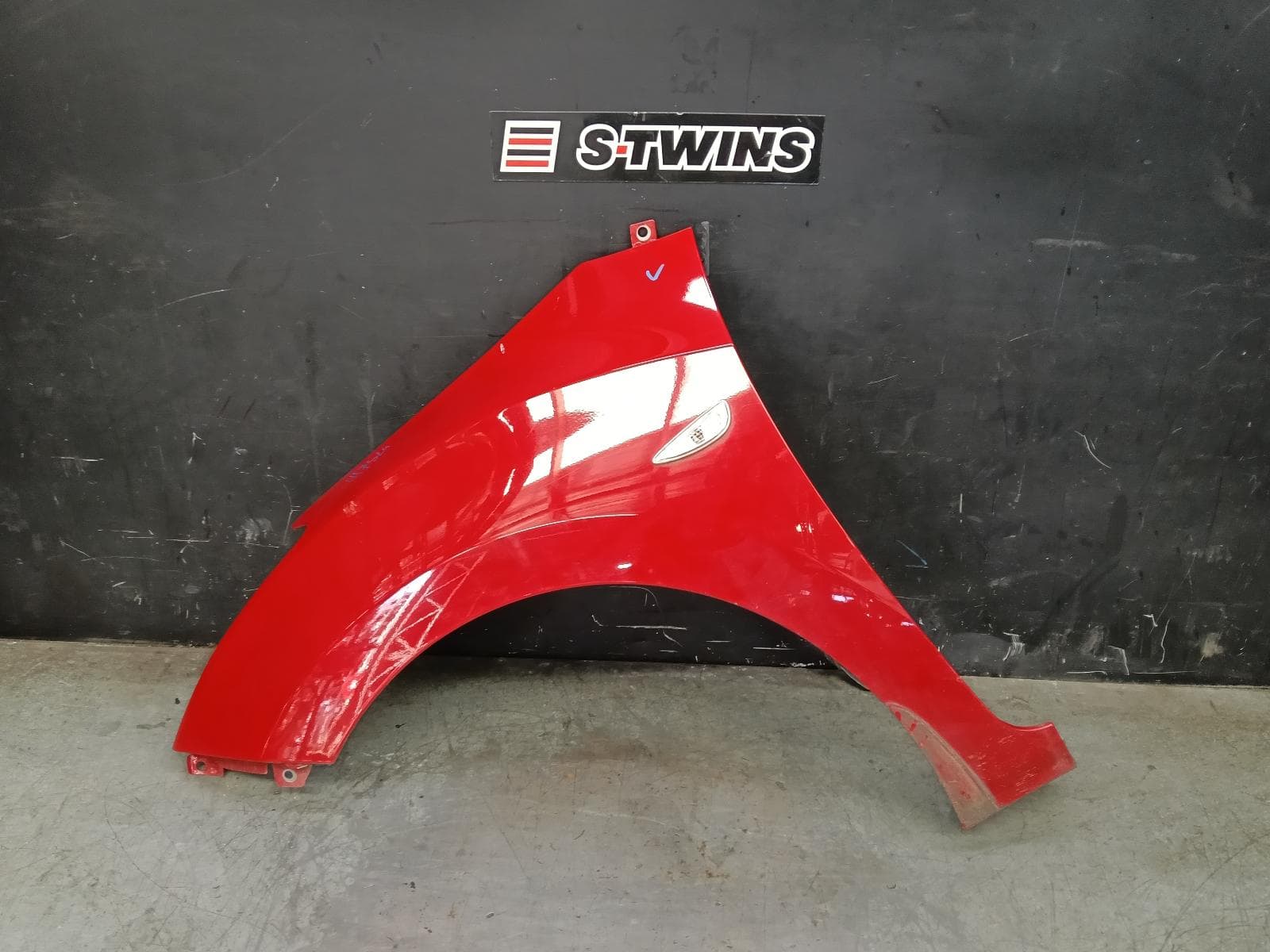 Used auto part listing image: 2013 HYUNDAI I30 LEFT GUARD GD, 5DR HATCH, W/ INDICATOR TYPE, 03/12-02/17