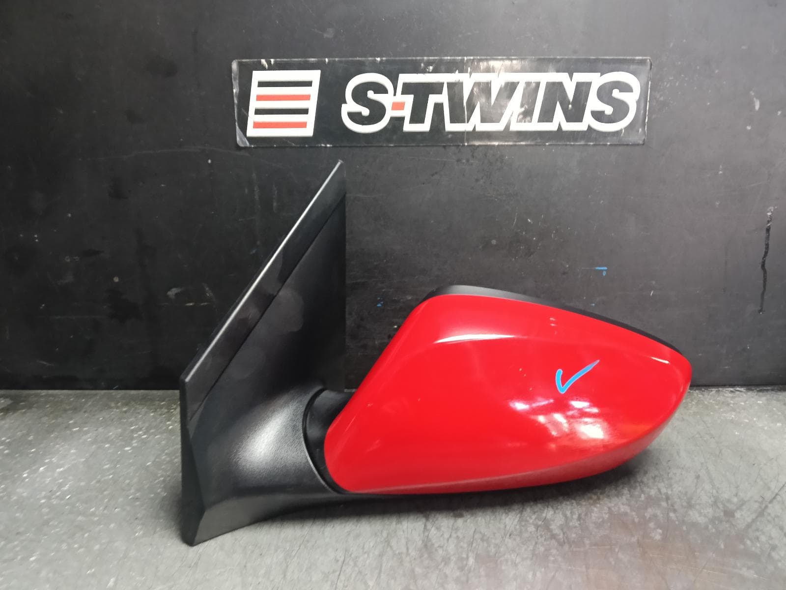 Used auto part listing image: 2013 HYUNDAI I30 LEFT DOOR MIRROR GD, HATCH (S. KOREA VIN KMHD), MANUAL FOLDING, NON INDICTAOR, 03/12-02/17