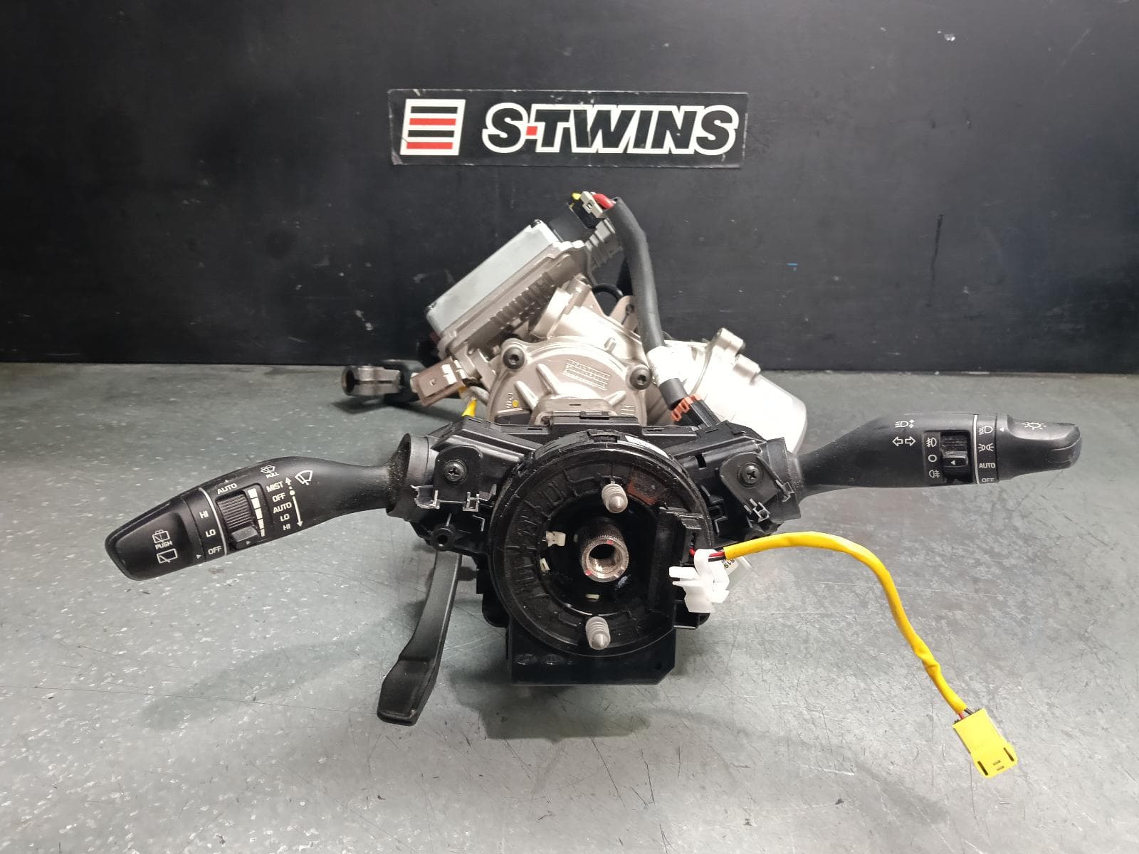 Used auto part listing image: 2017 HYUNDAI KONA STEERING COLUMN OS, PETROL, 2.0, 09/17-07/23