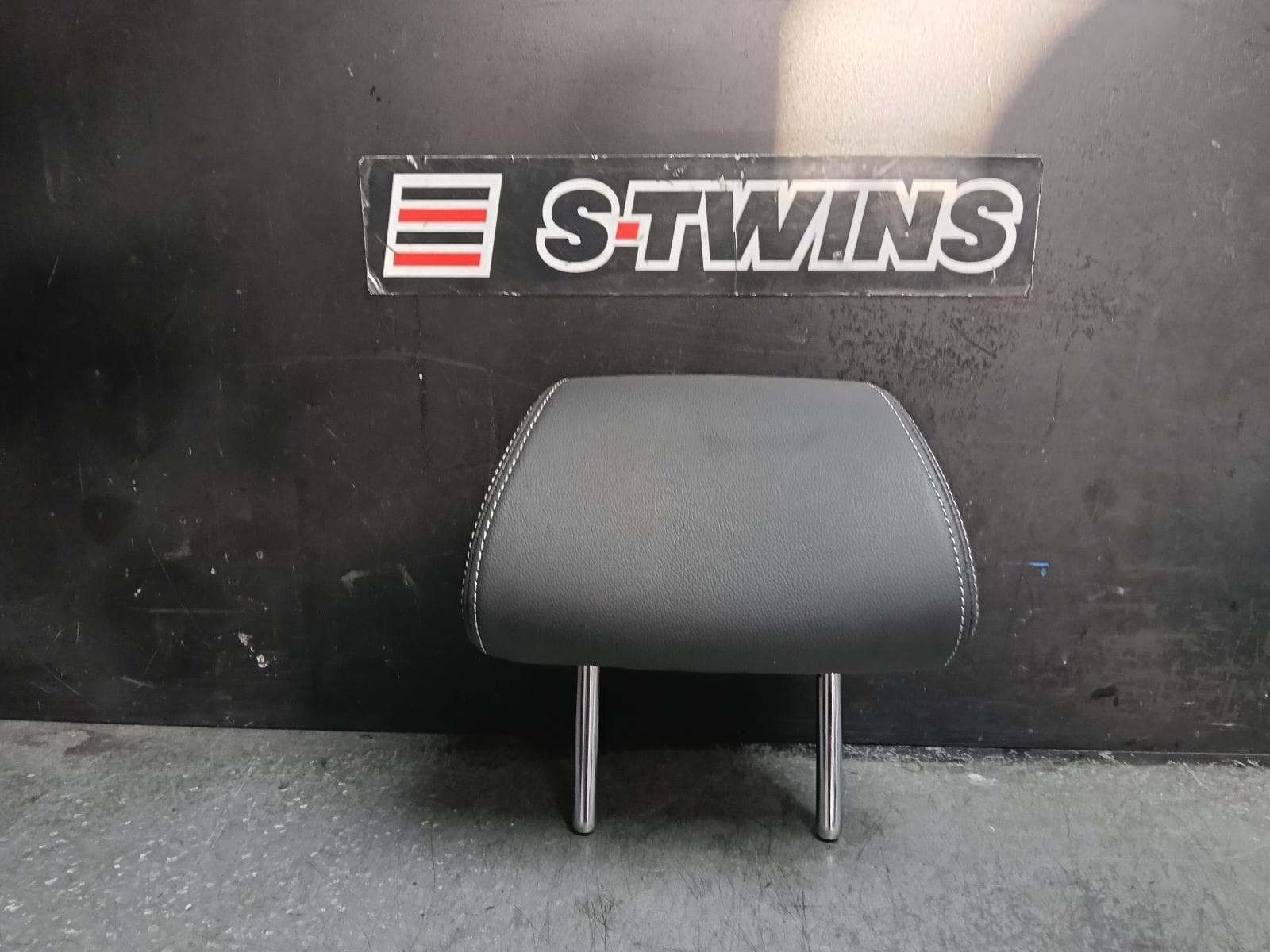 Used auto part listing image: 2017 HYUNDAI KONA HEADREST CENTRE REAR, CLOTH, OS, 09/17-07/23