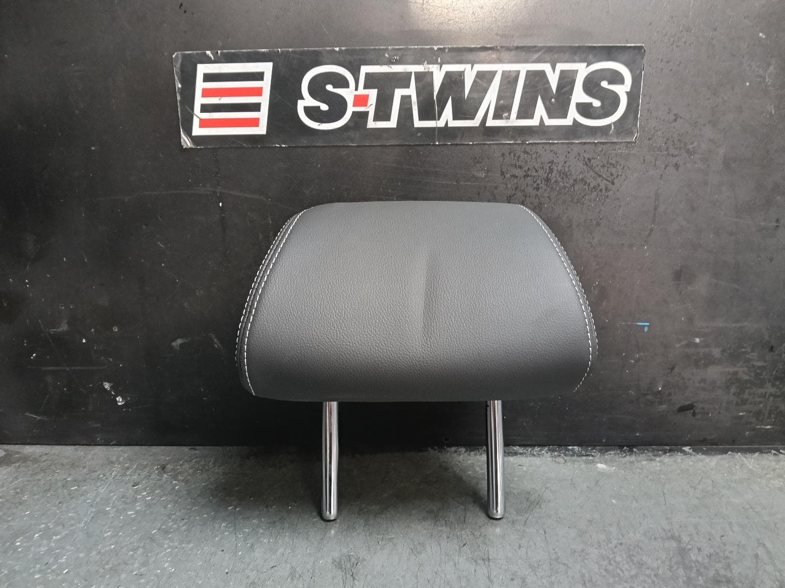 Used auto part listing image: 2017 HYUNDAI KONA HEADREST RH REAR, CLOTH, OS, 09/17-07/23