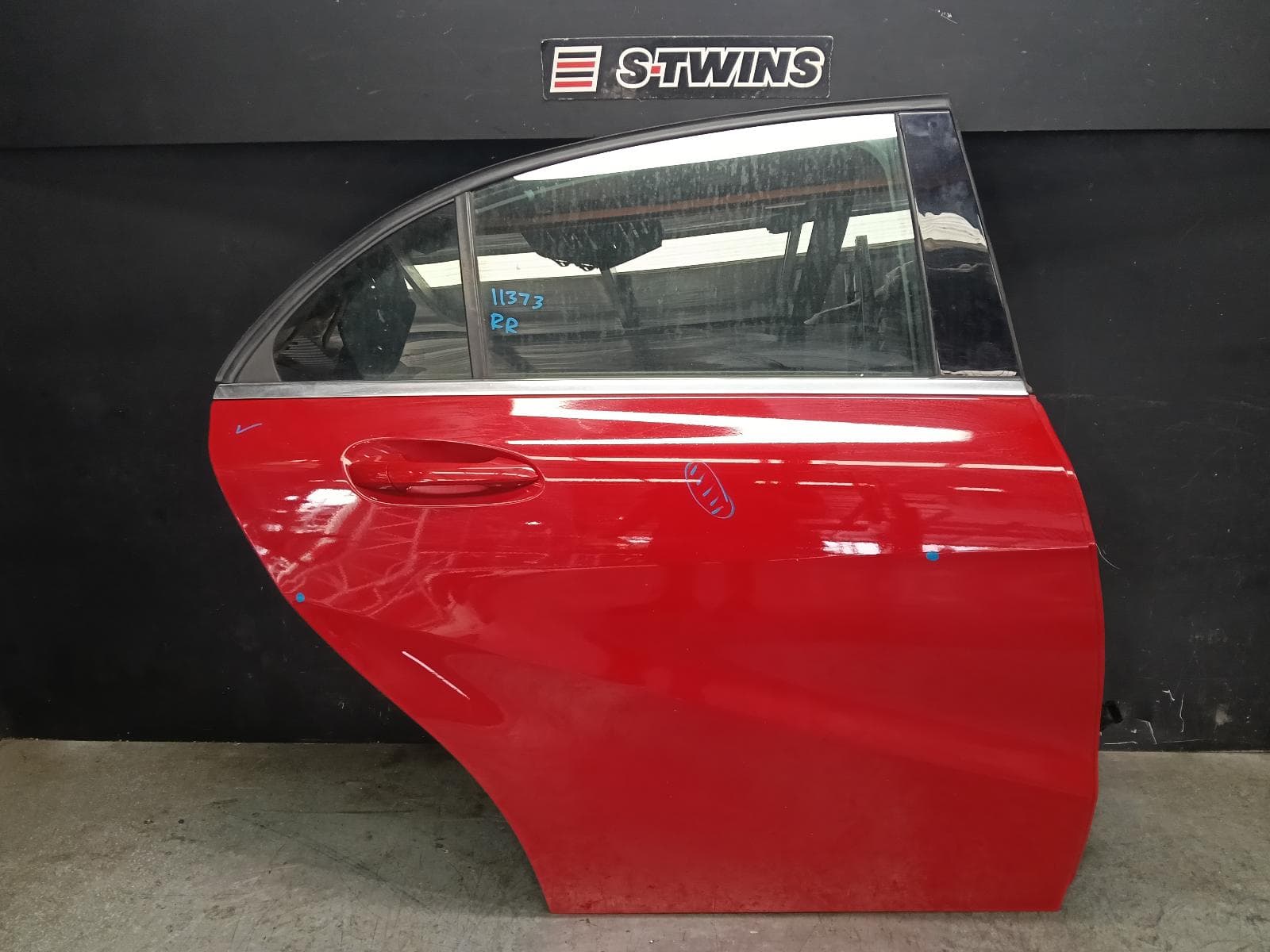 Used auto part listing image: 2015 MERCEDES A CLASS RIGHT REAR DOOR SLIDING W176, 09/12-03/18