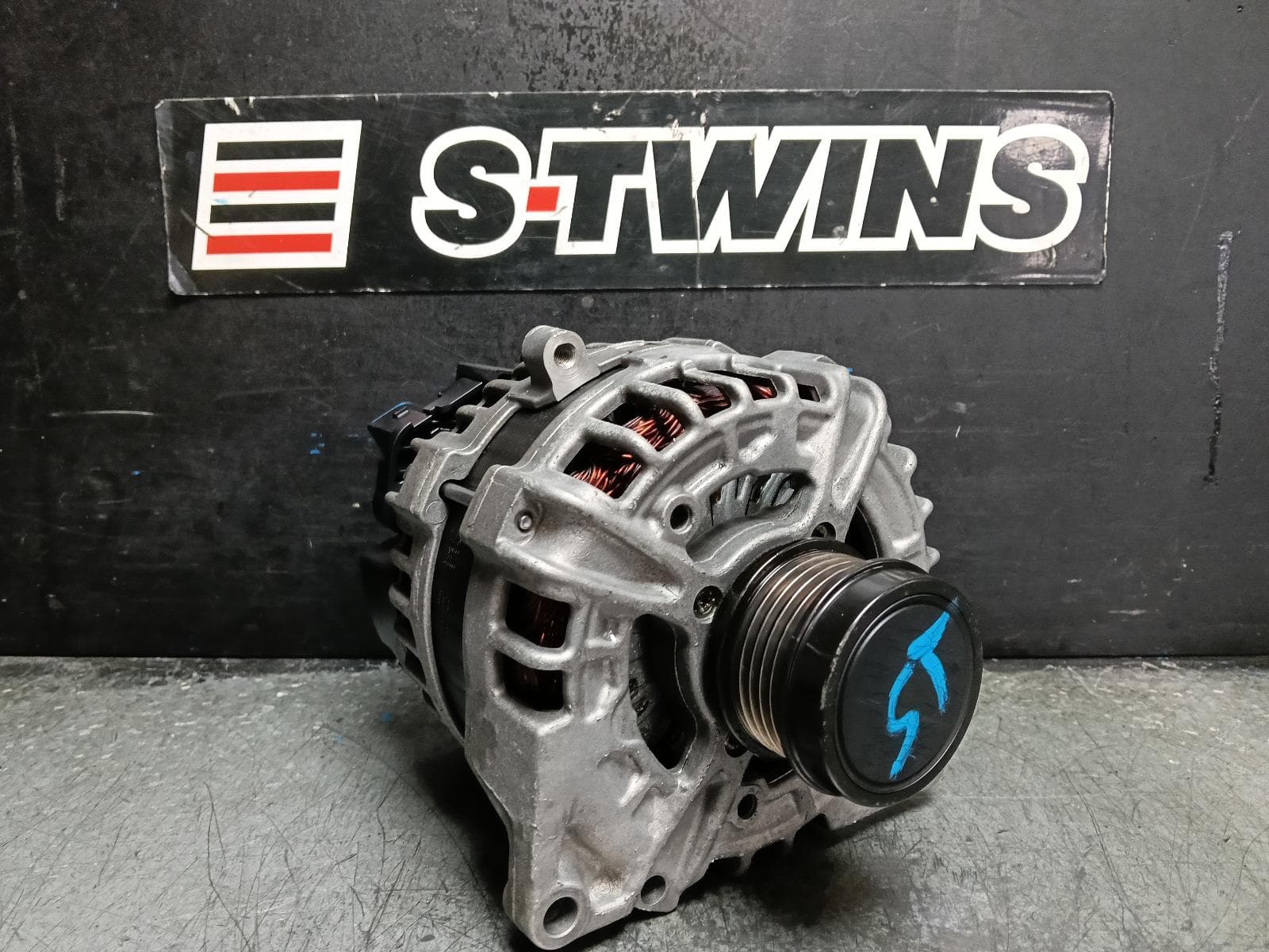 Used auto part listing image: 2015 MERCEDES A CLASS ALTERNATOR PETROL, 150AMP, P/N A0009061903, NON AMG TYPE, W176, 09/12-03/18