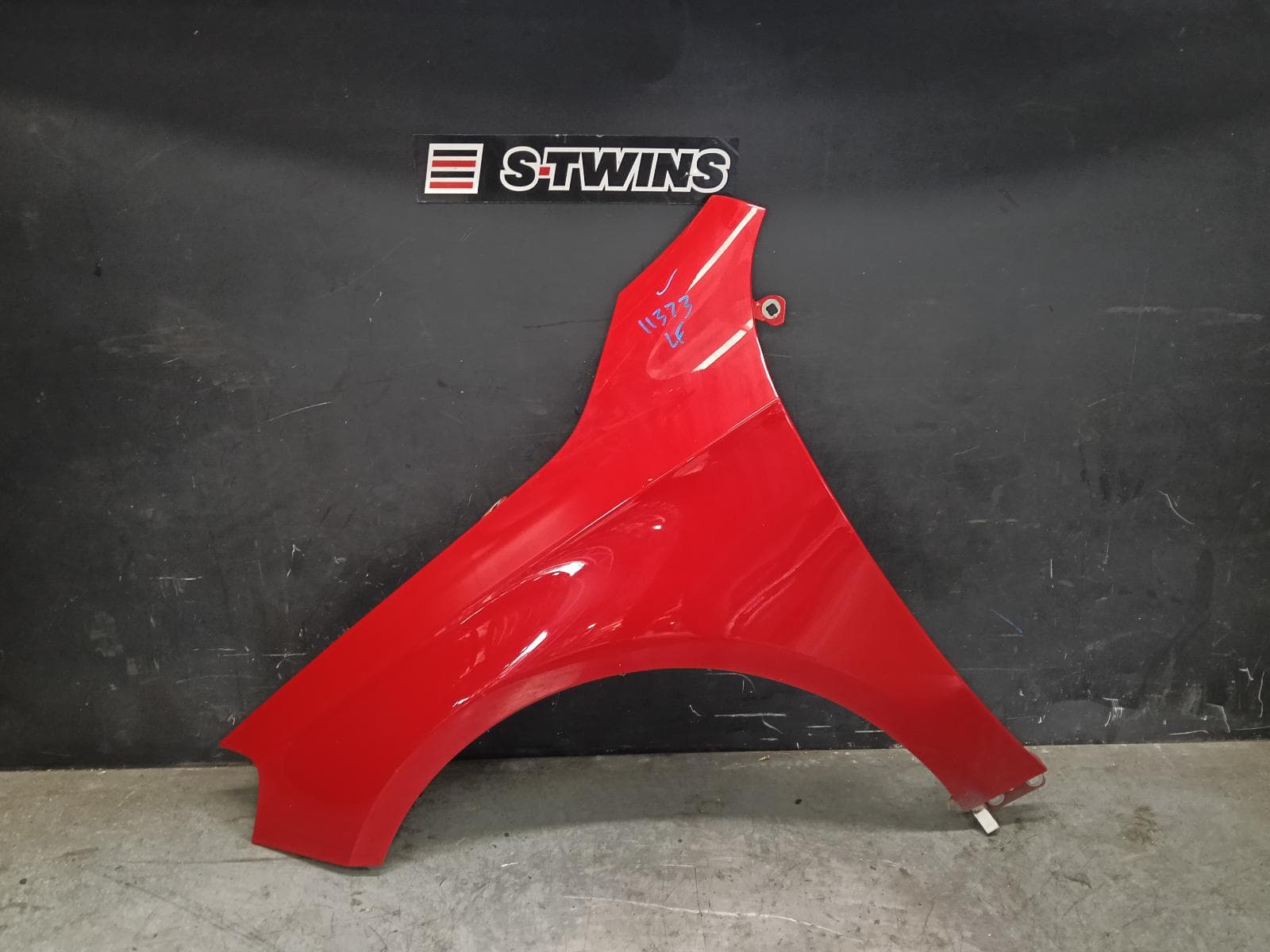 Used auto part listing image: 2015 MERCEDES A CLASS LEFT GUARD W176, 09/12-03/18