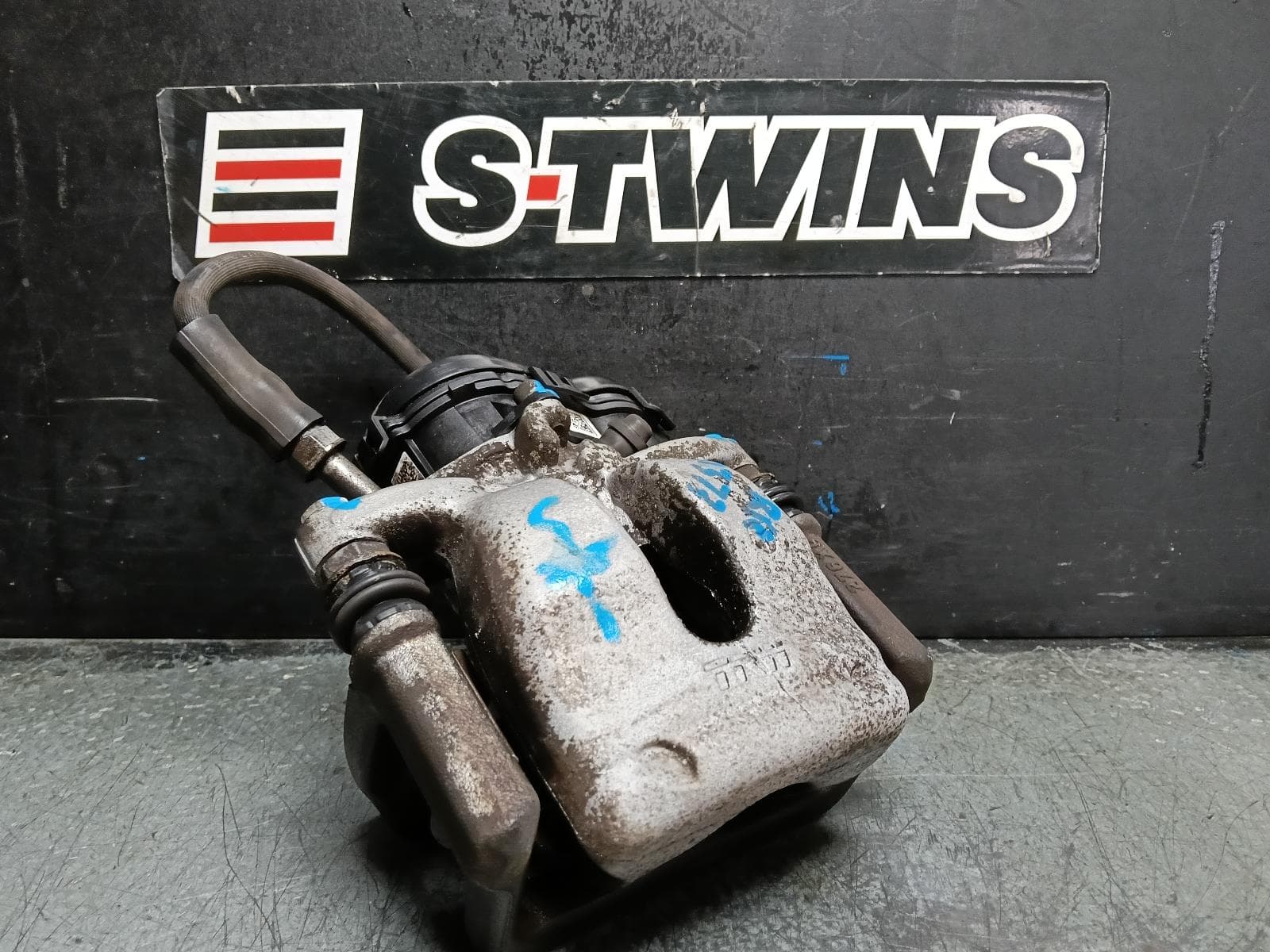 Used auto part listing image: 2015 MERCEDES A CLASS CALIPER RH REAR, A180/A200/A200CDI/A200D, W176, 09/12-03/18