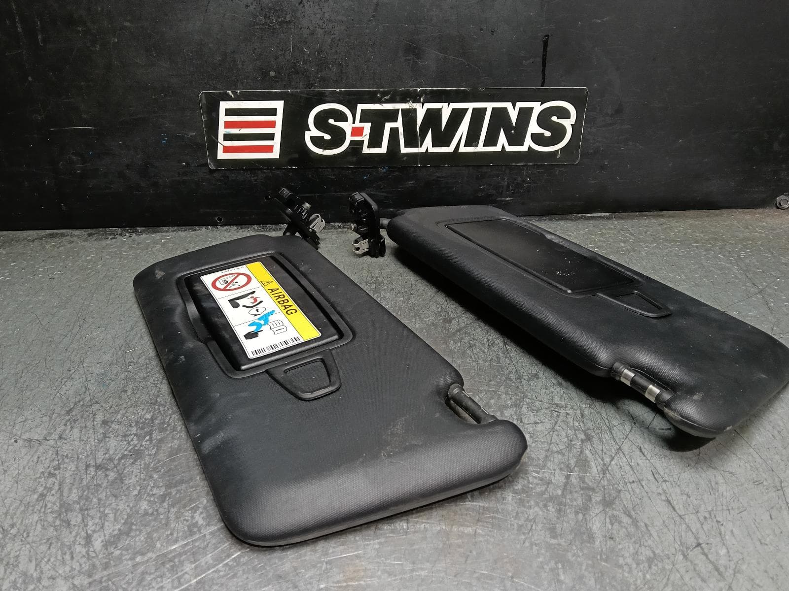 Used auto part listing image: 2015 MERCEDES A CLASS SUNVISOR W176, PAIR, 09/12-03/18
